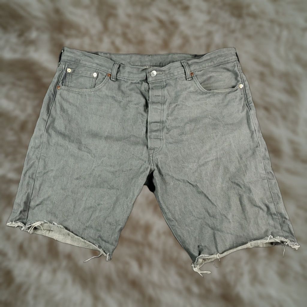 Levi's Levis Strauss 501 Shorts Mens Size 42 Gray Cut Off Button Fly Casual Denim Jean Size US 42 / EU 58 - 1 Thumbnail