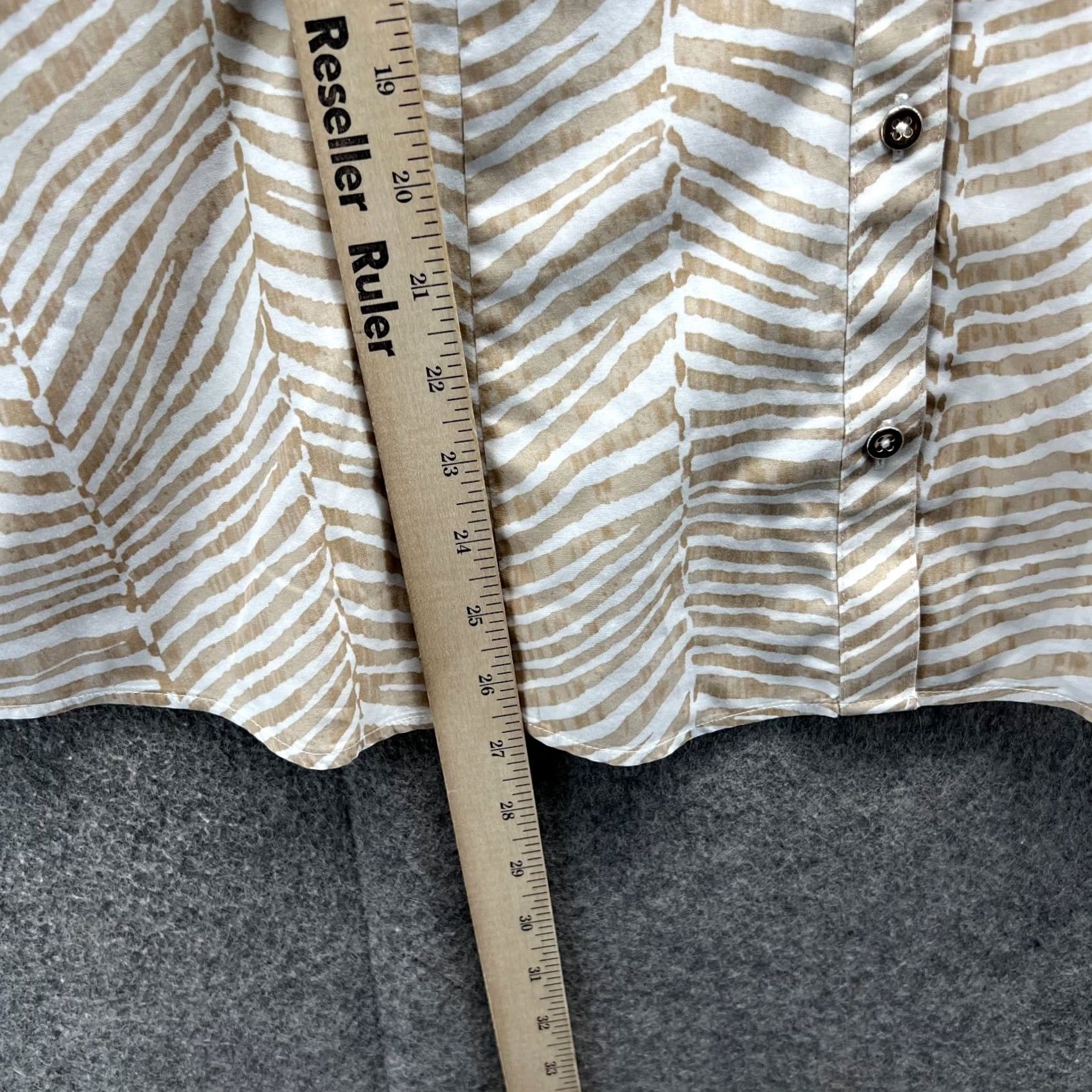 Vintage Chico's Shirt Womens 3 Beige White Button-Down Preppy Non-Iron Cotton Striped Shirt Womens 3 Beige White Button-Down Preppy Non-Iron Cotton Striped Size XS / US 0-2 / IT 36-38 - 4 Thumbnail
