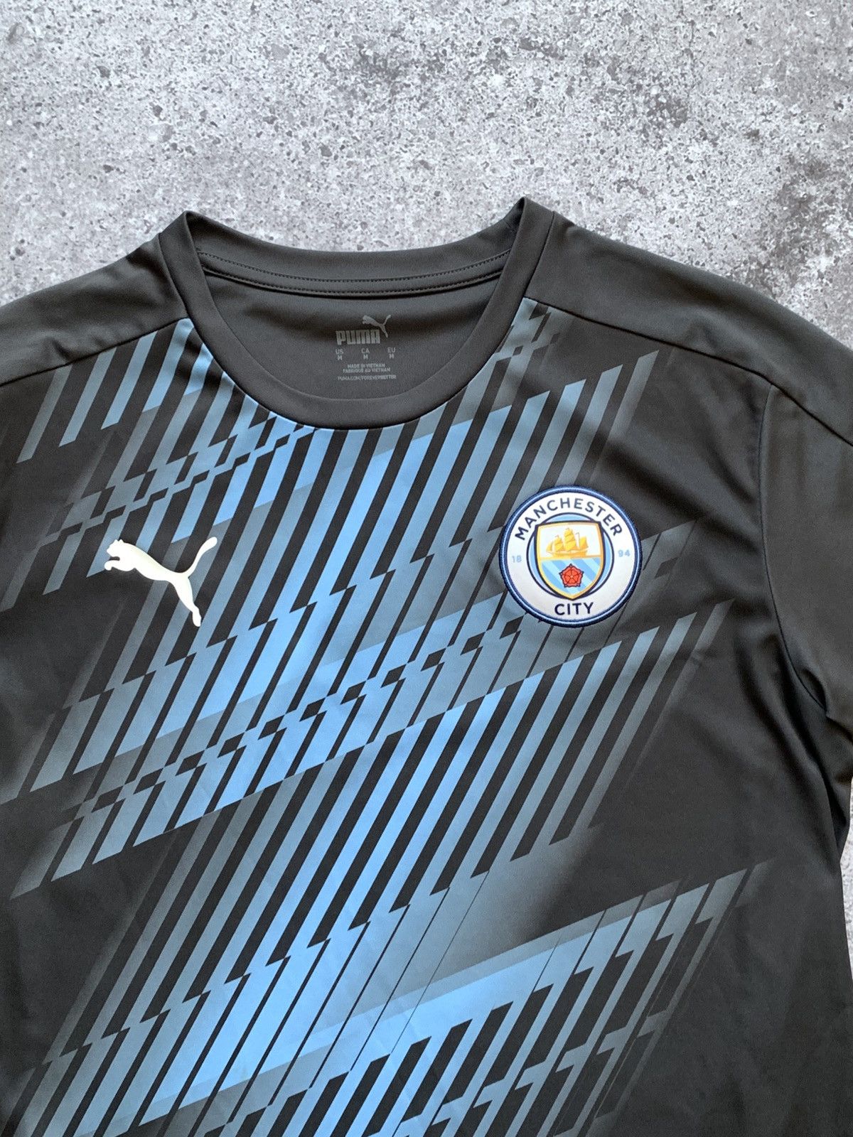 Puma 🔥PUMA MANCHESTER CITY TRAINING BLOCKCORE SOCCER JERSEY Size US M / EU 48-50 / 2 - 4 Thumbnail