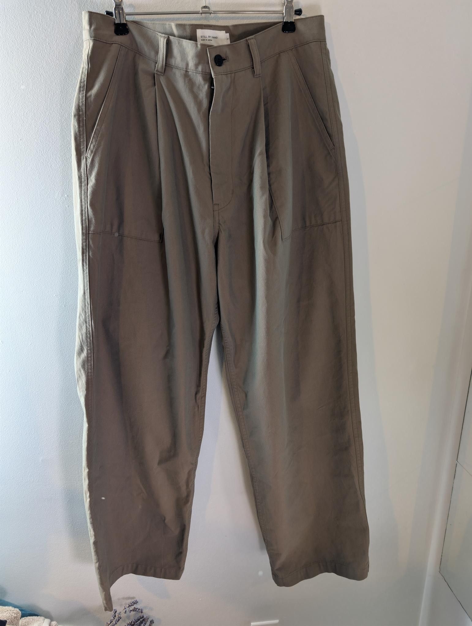 STILL BY HAND One-Tuck Twill Baker Pants Olive