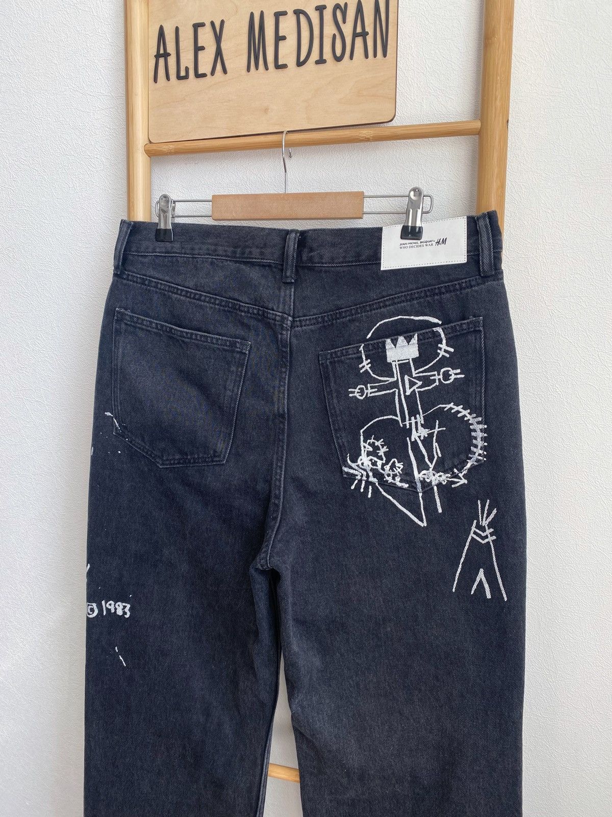 H&M × Jean-Michel Basquiat × Who Decides War Who Decides War Baggy denim jeans H&M x Basquiat x Ev&Tela Size US 33 - 13 Thumbnail