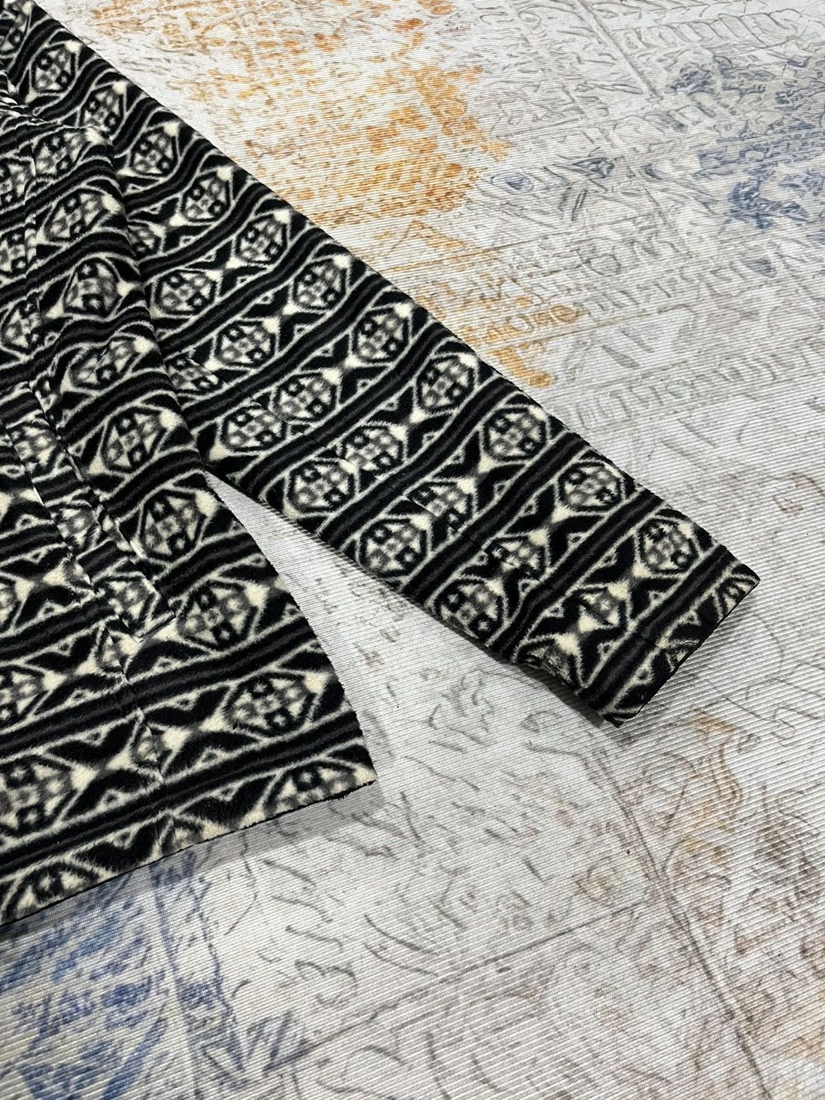 Japanese Brand PBI petit bonheur inattendu Aztec Polar Fleece Reversible Size US L / EU 52-54 / 3 - 6 Thumbnail