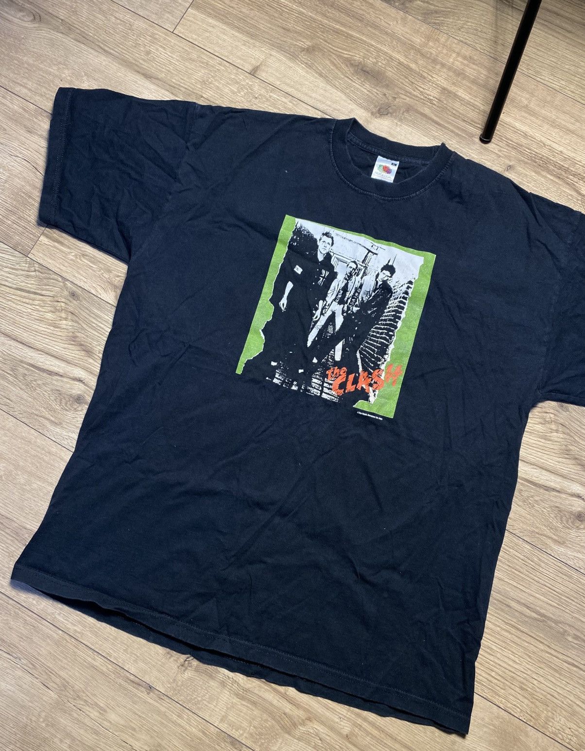 Fruit Of The Loom Vintage The Clash Men's 03 Printed Short Sleeve Tee T-shirt Size US XL / EU 56 / 4 - 1 Thumbnail