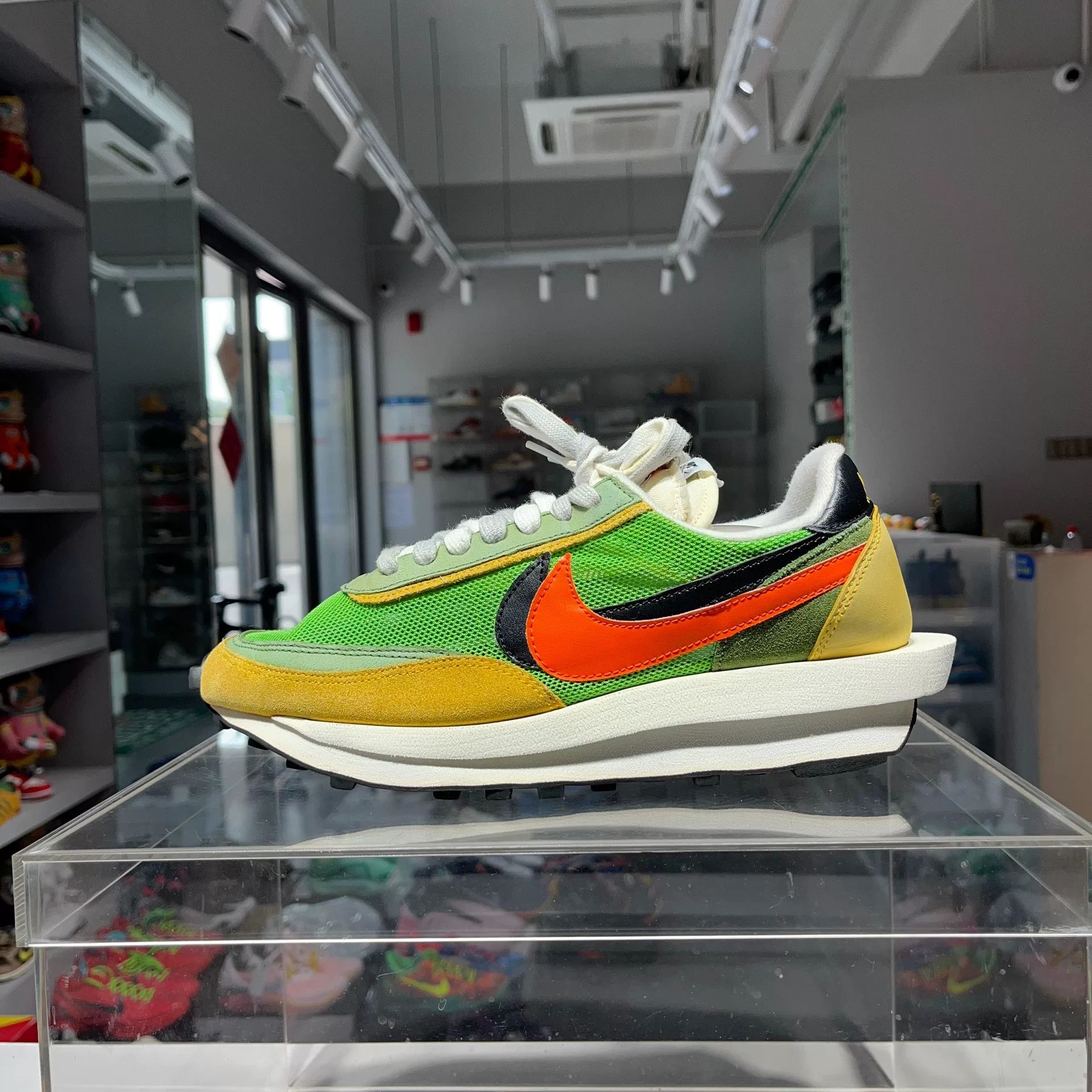 Sacai Sacai Yellow Lowtop Sneakers 10 Men Size US 10 / EU 43 - 1 Thumbnail