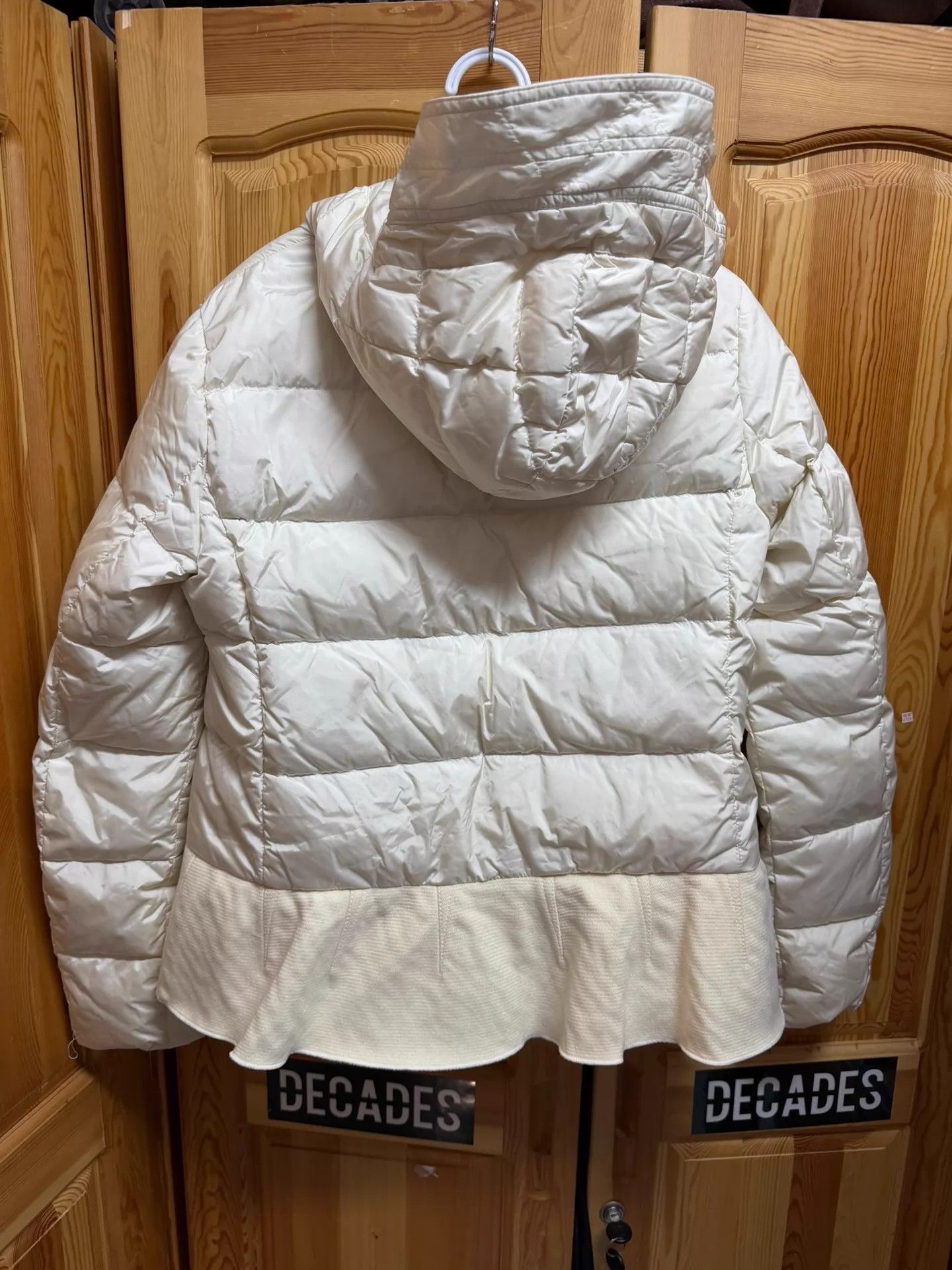 Moncler Moncler White Ruffled Down Jacket 1 Size S / US 4 / IT 40 - 2 Thumbnail