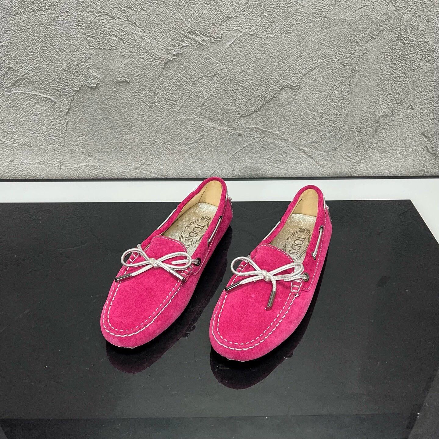 Tod's TOD'S Gommino loafers EU 36.5 like new worn once Size US 5.5 / IT 35.5 - 1 Thumbnail