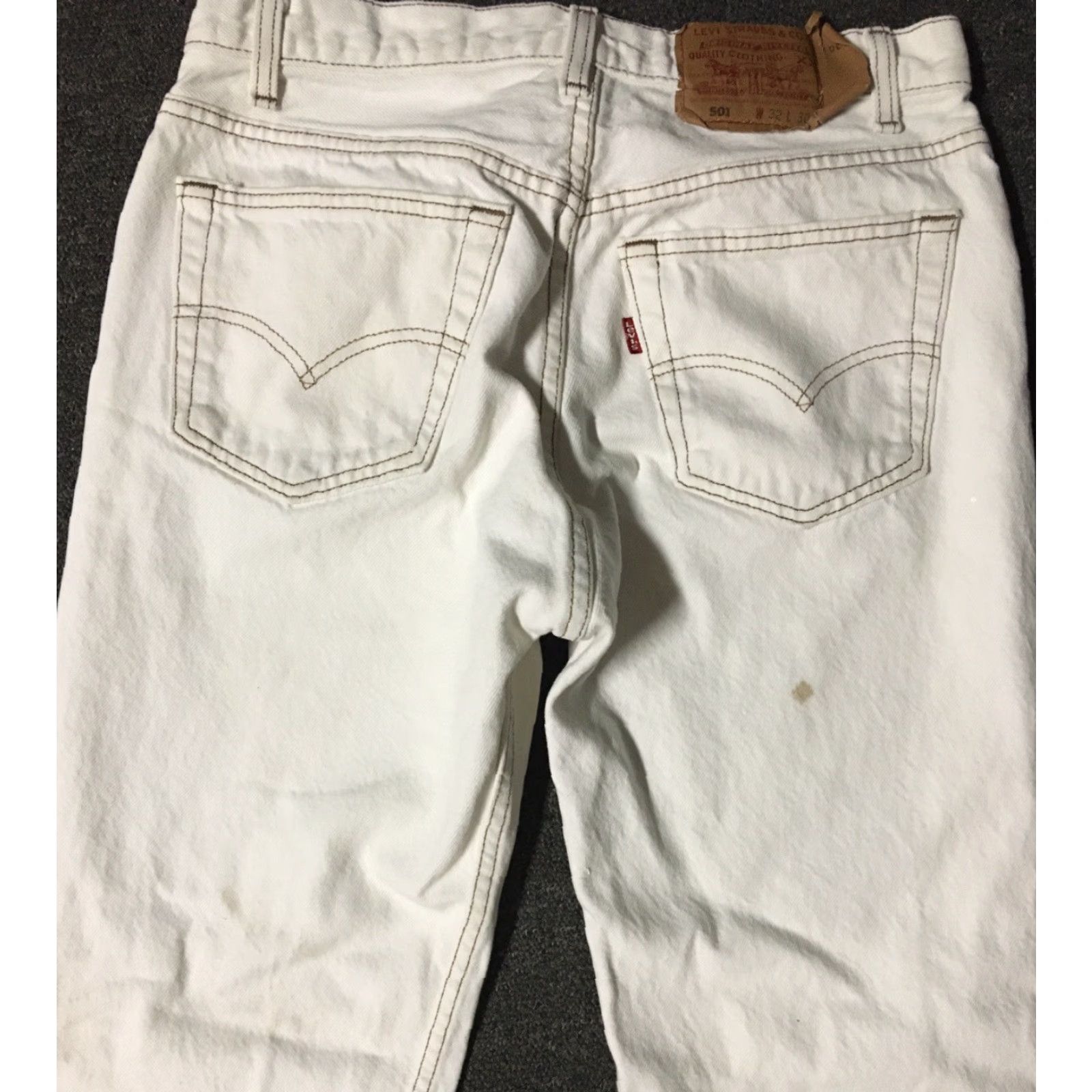 Levi's VINTAGE Levi's 501 Jeans Button Fly Regular 30 White Denim Distressed Paint 80s 90s USA Mens Straight потр Size US 30 / EU 46 - 4 Thumbnail