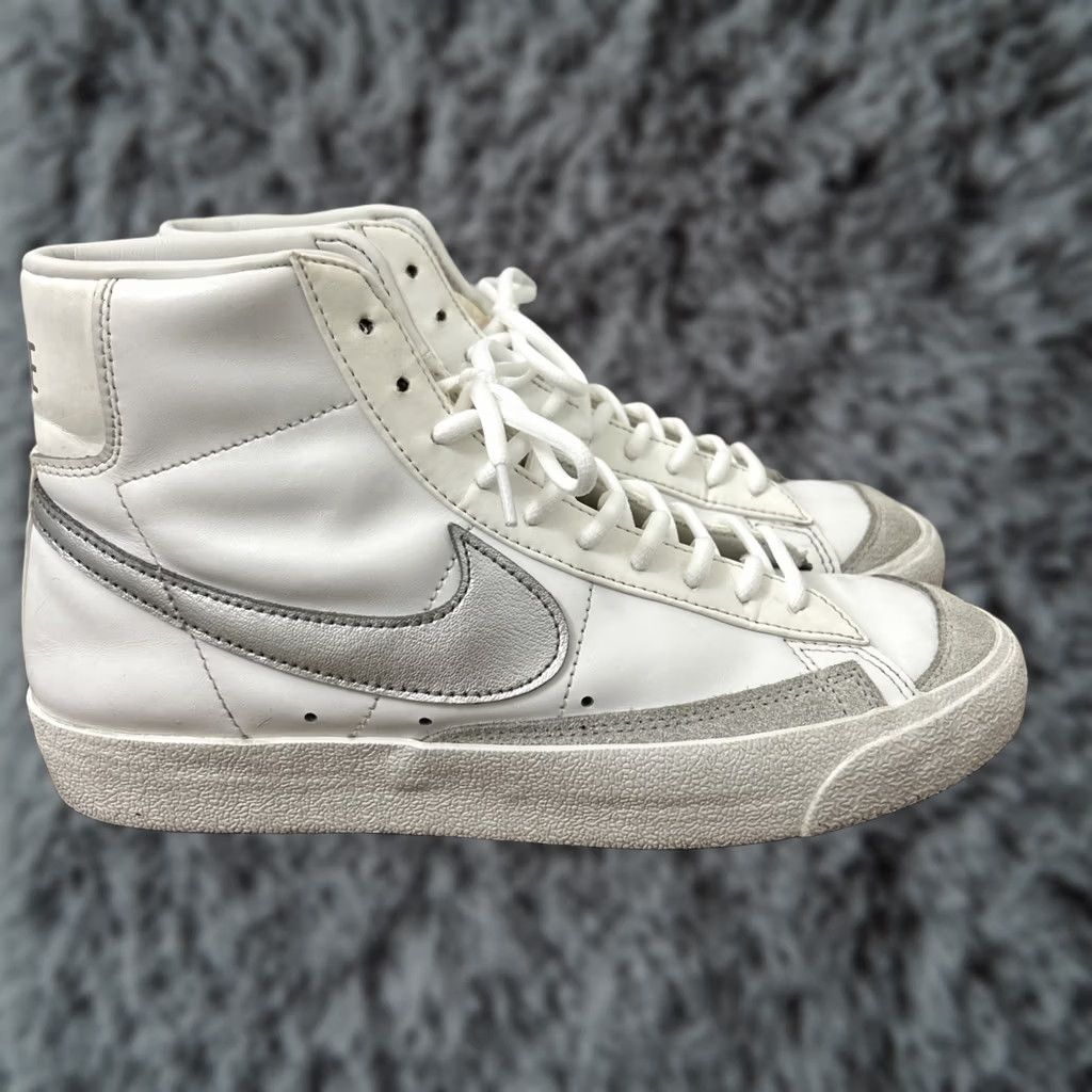 Nike Nike Blazer Mid ’77 Womens Sz 10 Summit White Silver Athletic Shoes CZ1055-112 Size M / US 6-8 / IT 42-44 - 1 Thumbnail