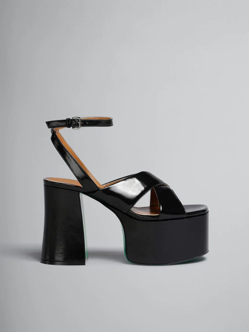 o1w1db10125 Criss Cross Platform Sandals in Black