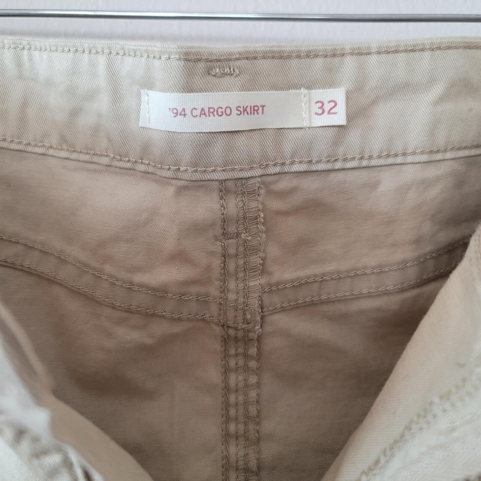 Levi's Levi’s '94 Cargo Mini Skirt in Safari Tan Sz 32 New Cotton Size 40" / US 18 - 2 Thumbnail