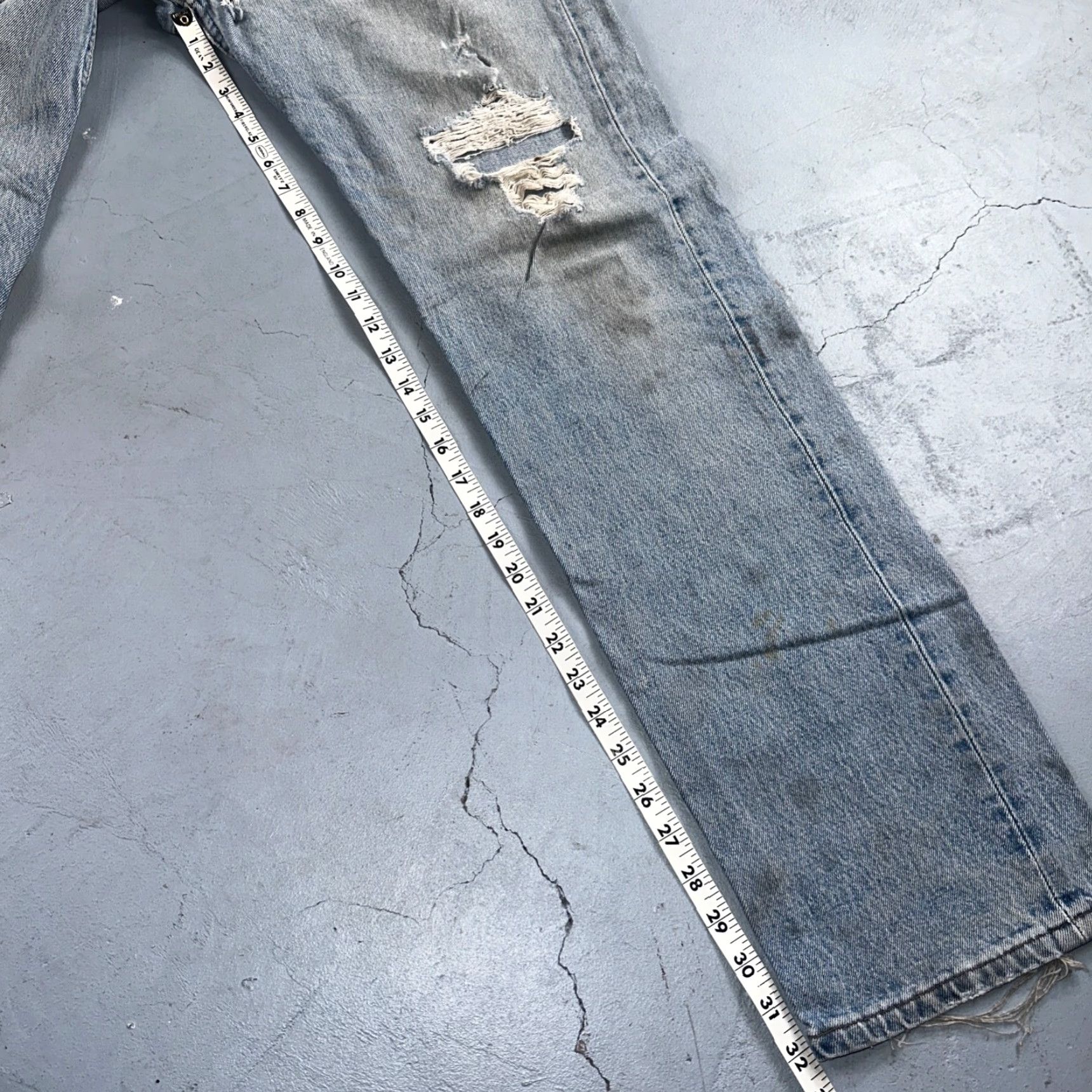 Levi's VINTAGE Levi's 501 Jeans Men Adult Medium Straight Leg 34x34 90s USA Blue Denim Size US 34 / EU 50 - 7 Thumbnail