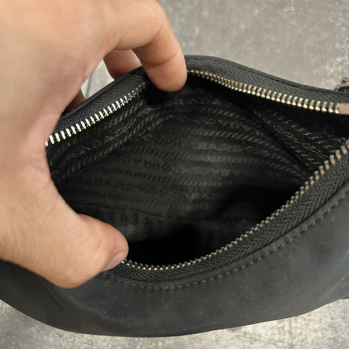 Prada Prada Re-Edition 2005 Shoulder Bag Nylon Black Size ONE SIZE - 7 Thumbnail