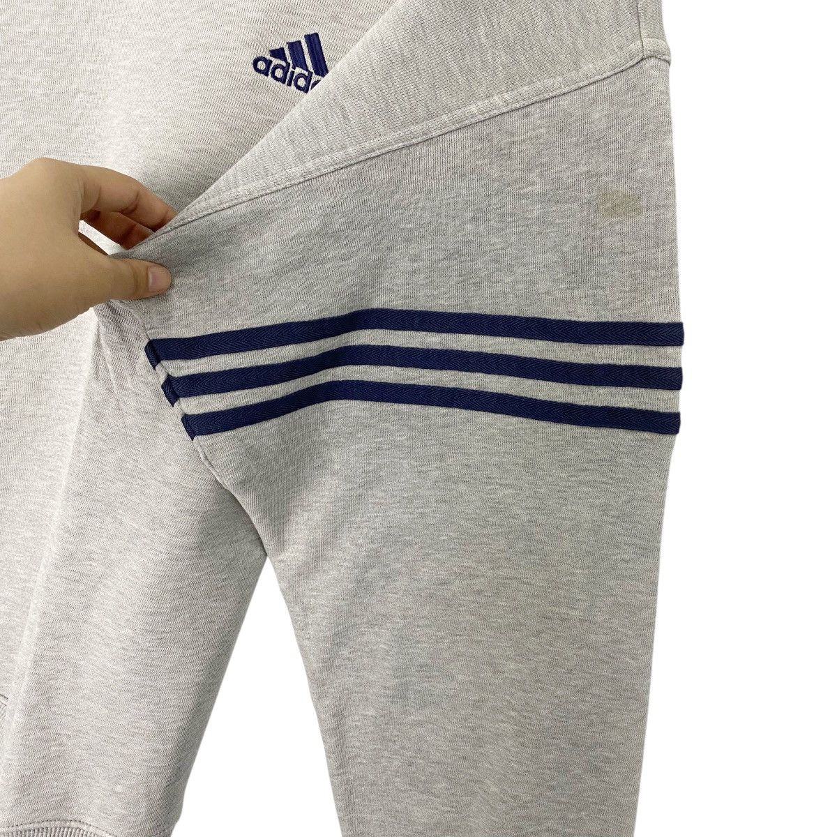 Vintage Vintage Adidas Embroidery Crewneck Sweatshirt Gray Size M Size US M / EU 48-50 / 2 - 5 Thumbnail