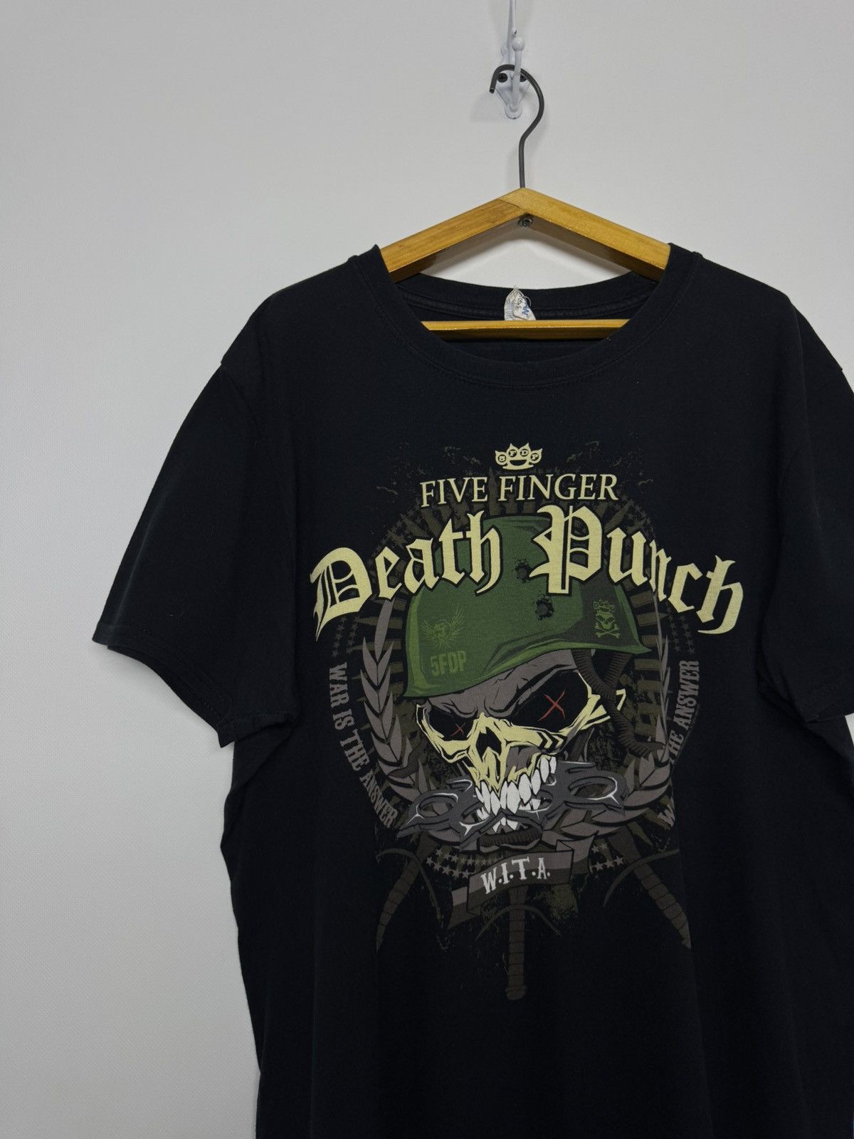 Gildan FIVE FINGER DEATH PUNCH OFFICIAL BAND CONCERT MUSIC T-SHIRT Size US L / EU 52-54 / 3 - 8 Thumbnail