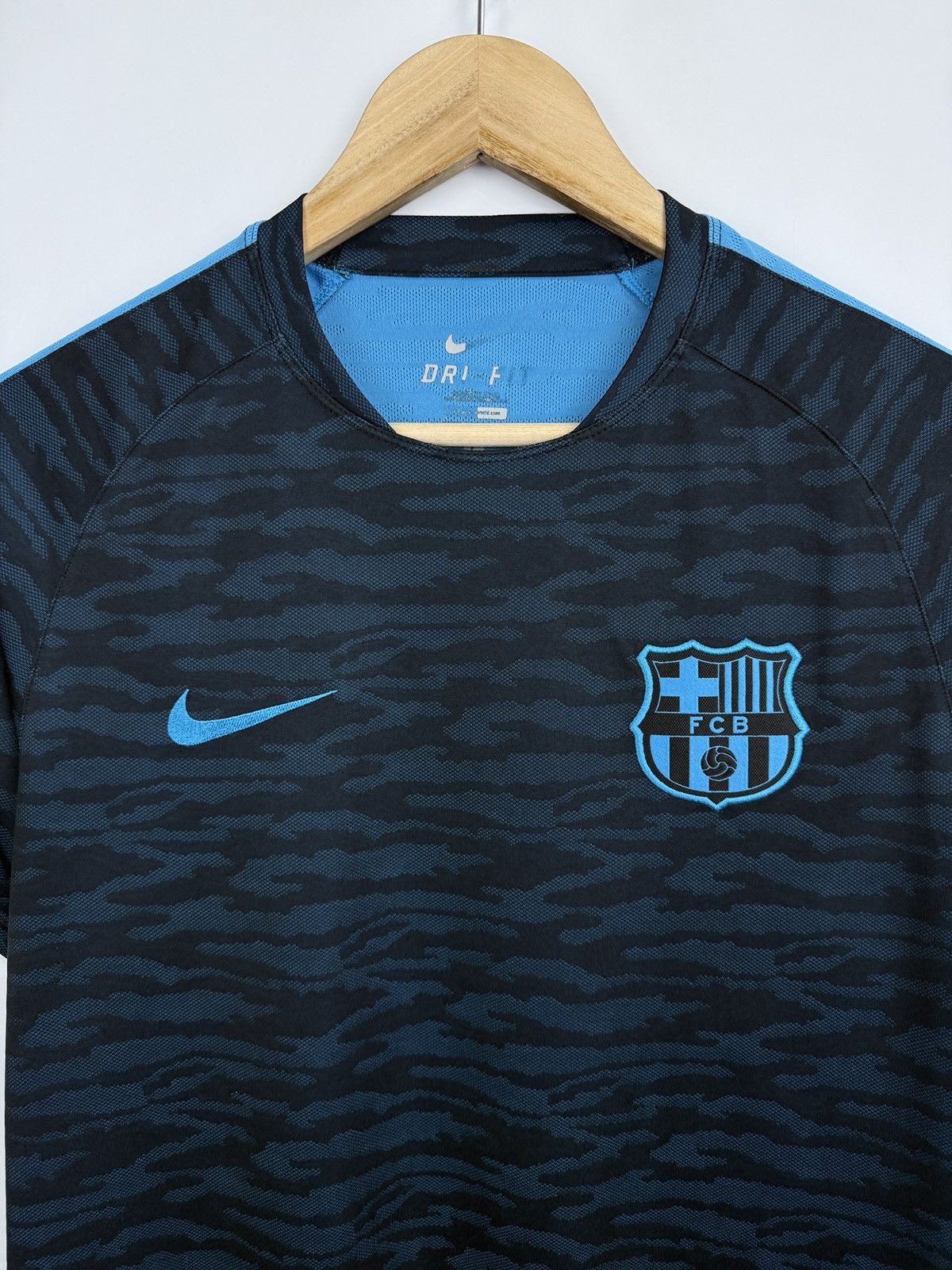 Nike 🇪🇸 2015/2016 Nike F. C. Barcelona Training Soccer Jersey Size US L / EU 52-54 / 3 - 4 Thumbnail