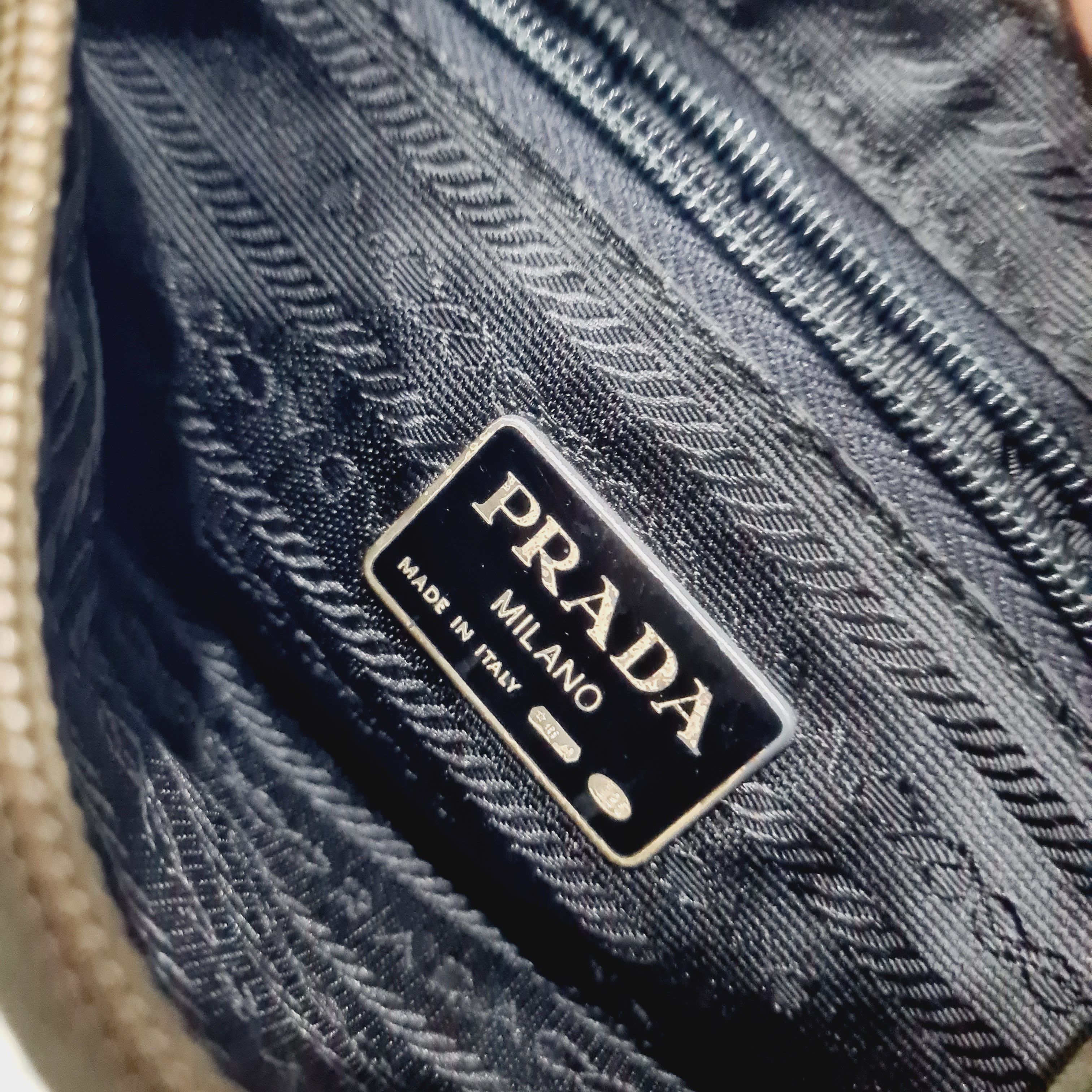 Prada Vintage prada snakeskin clutch Size ONE SIZE - 4 Thumbnail