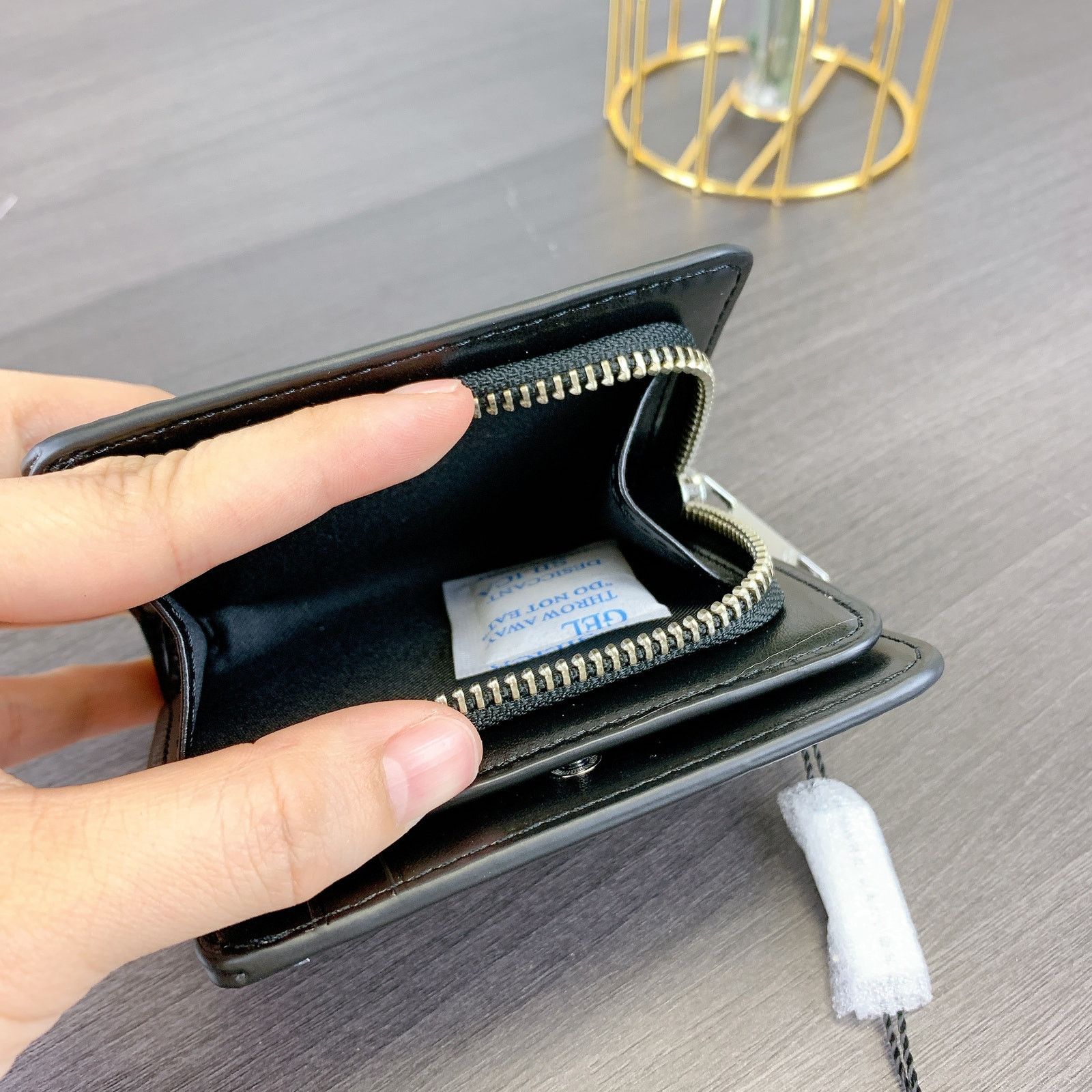 Marc Jacobs Marc Jacobs 4P3SMP041S02 Groove Mini Compact Wallet IN Gray Size ONE SIZE - 7 Thumbnail