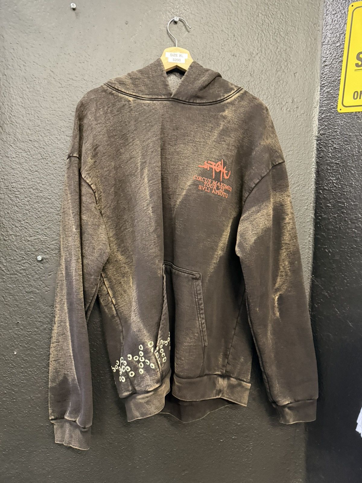 Travis Scott Travis scott utopia circus Maximus tour 2023 staff hoodie Size US XL / EU 56 / 4 - 1 Thumbnail