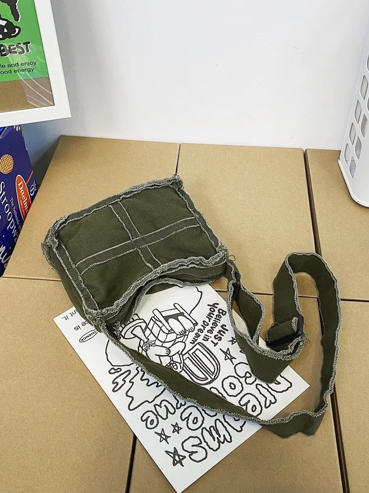 Japanese Brand Streetwear Small Messenger Bag Retro Vintage Crossbody Bag Size ONE SIZE - 4 Thumbnail