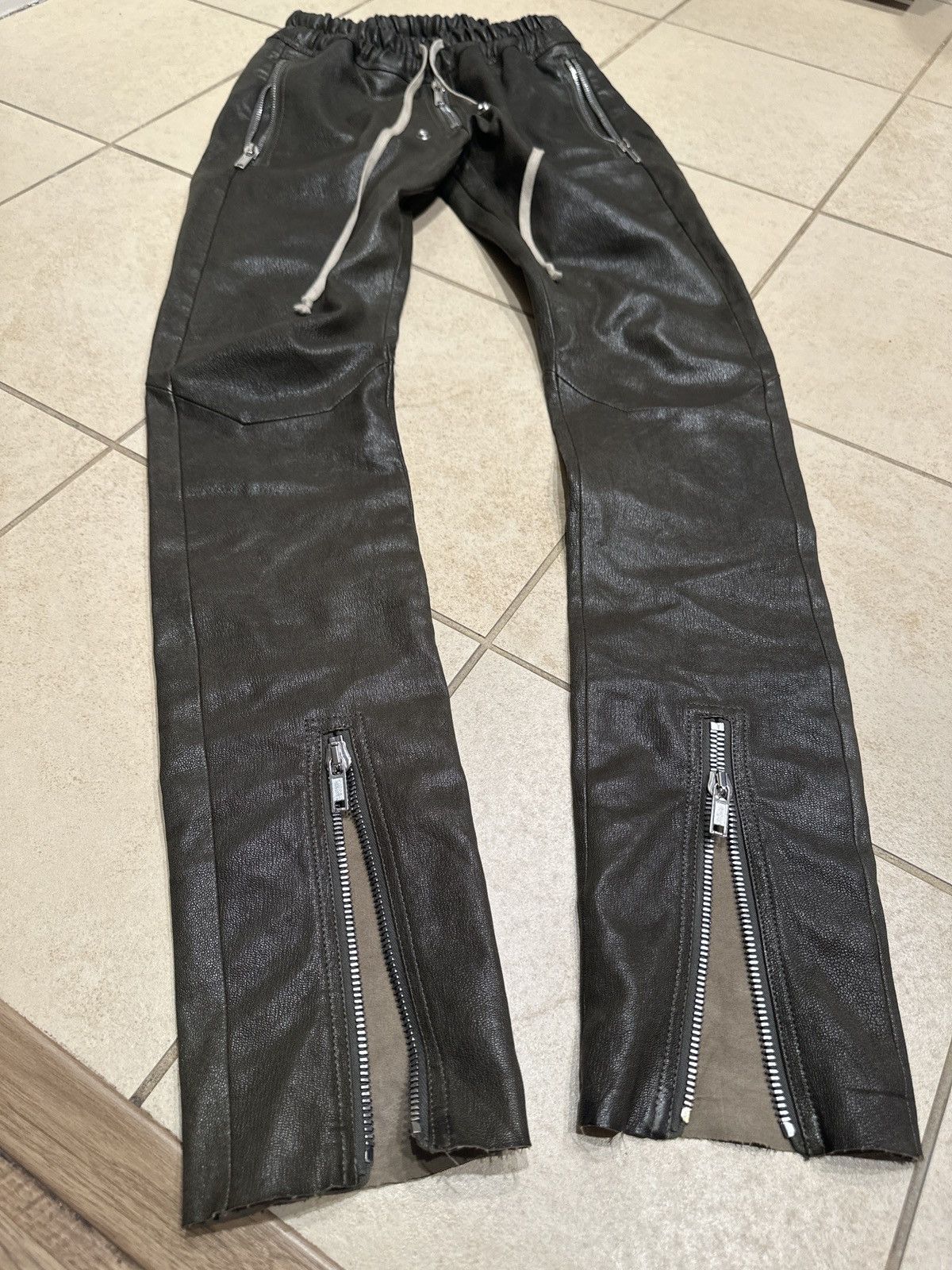 image of Rick Owens x Rick Owens Drkshdw $3,000 Goat Leather Bela Back Zip Pant in Green, Men's (Size 31)