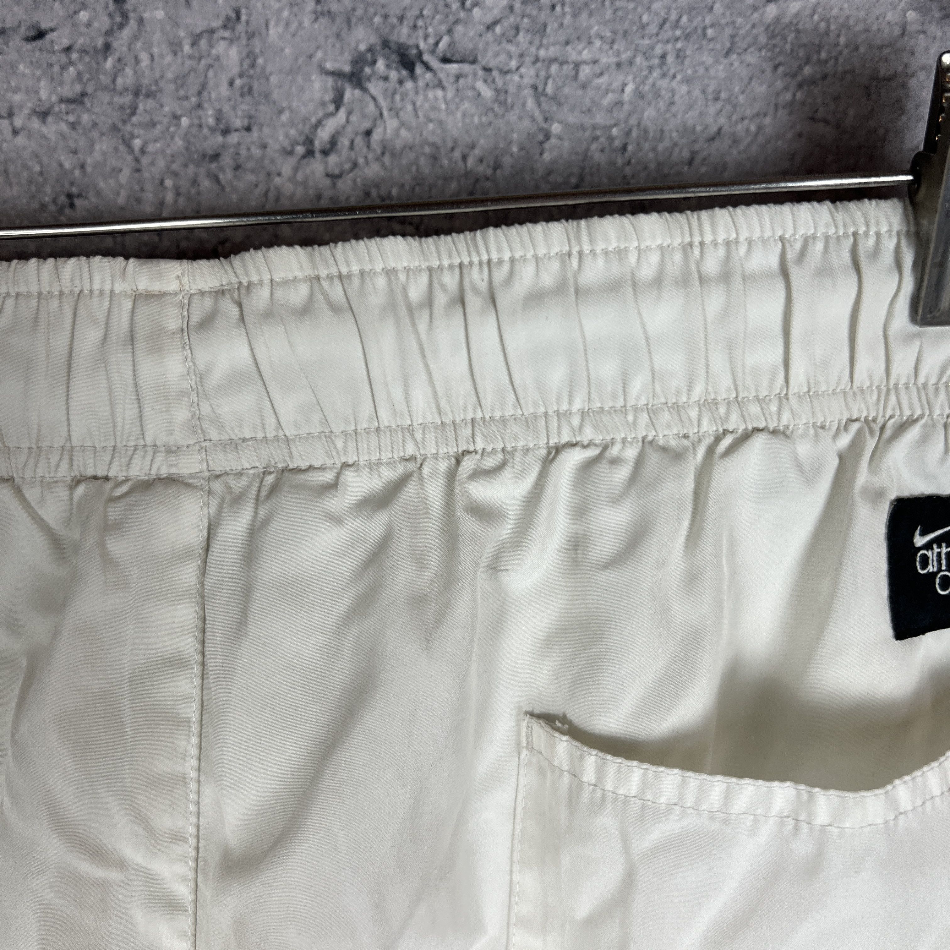 Nike Nike Shorts Men's Size L White Size US 34 / EU 50 - 11 Thumbnail