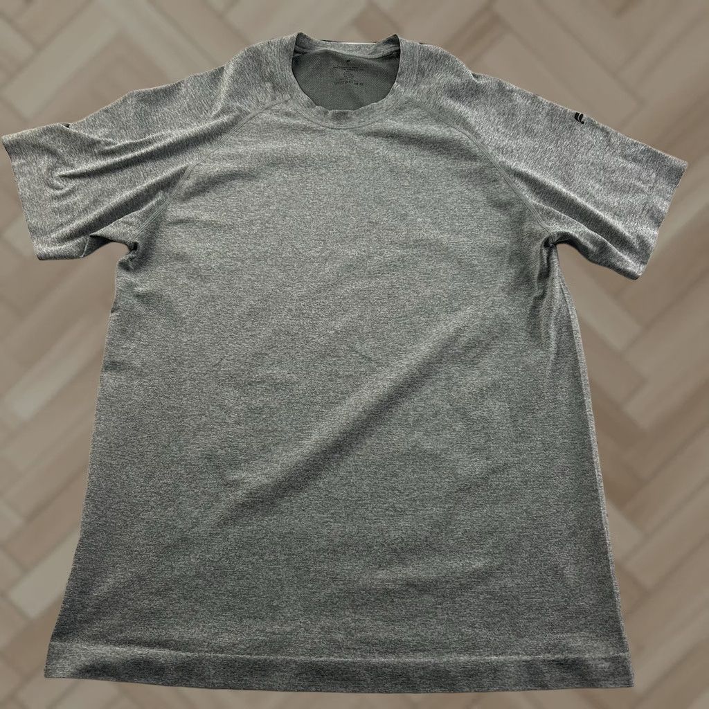 Fabletics Fabletics Short Sleeve T-Shirt Men's XL Gray Athletic Nylon Poly Seamless Shirt Size US XL / EU 56 / 4 - 1 Thumbnail