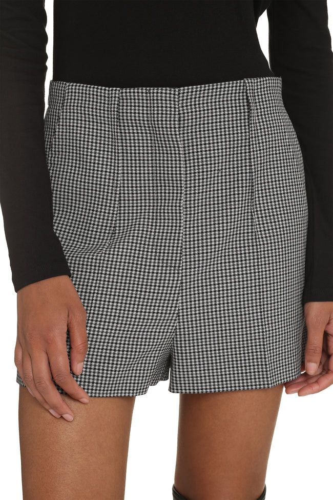 Fendi o1loc1c0824 Shorts in Black/White Size 27" / US 4 / IT 40 - 5 Thumbnail
