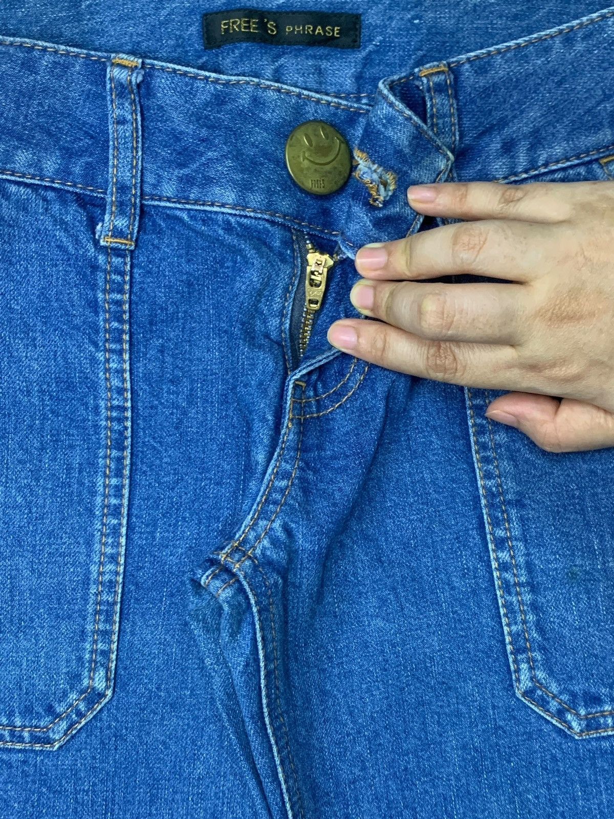 Japanese Brand Vintage Japanese Blue Wash Distressed Fatigue Flare Jeans Size 30" / US 8 / IT 44 - 3 Thumbnail