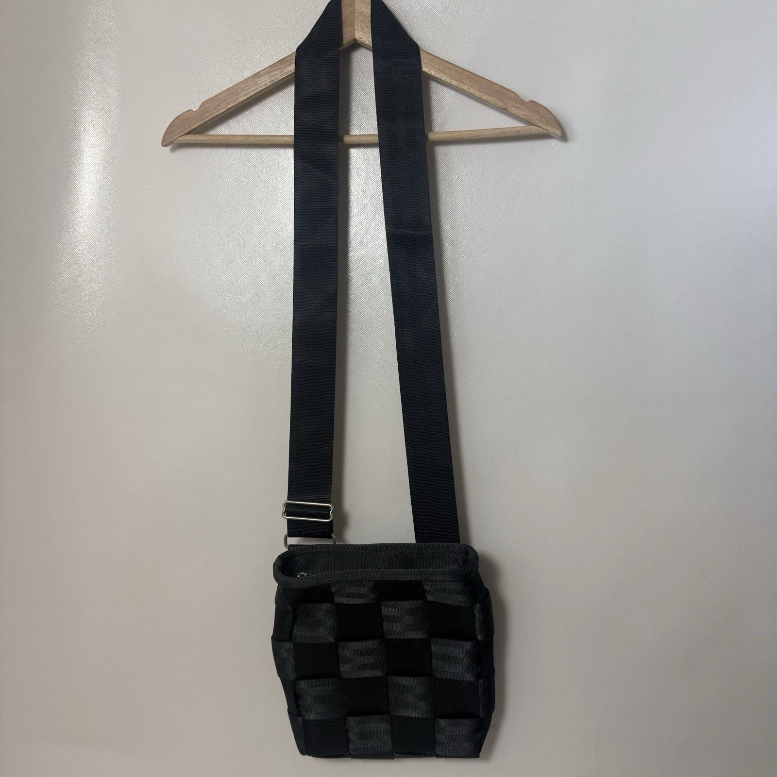Other Harvey's Seatbelt Crossbody Purse Adjustable Black Zipper Size ONE SIZE - 2 Thumbnail