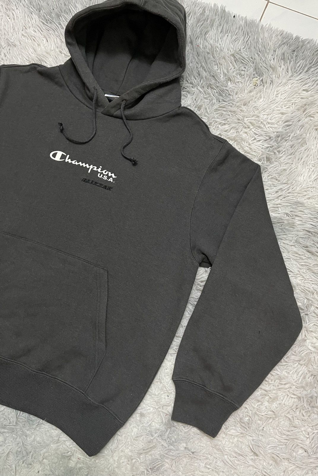 Champion 2000s CHAMPION BLIZZARD EMBROIDERY HOODIE NICELY FADED Size US L / EU 52-54 / 3 - 3 Thumbnail