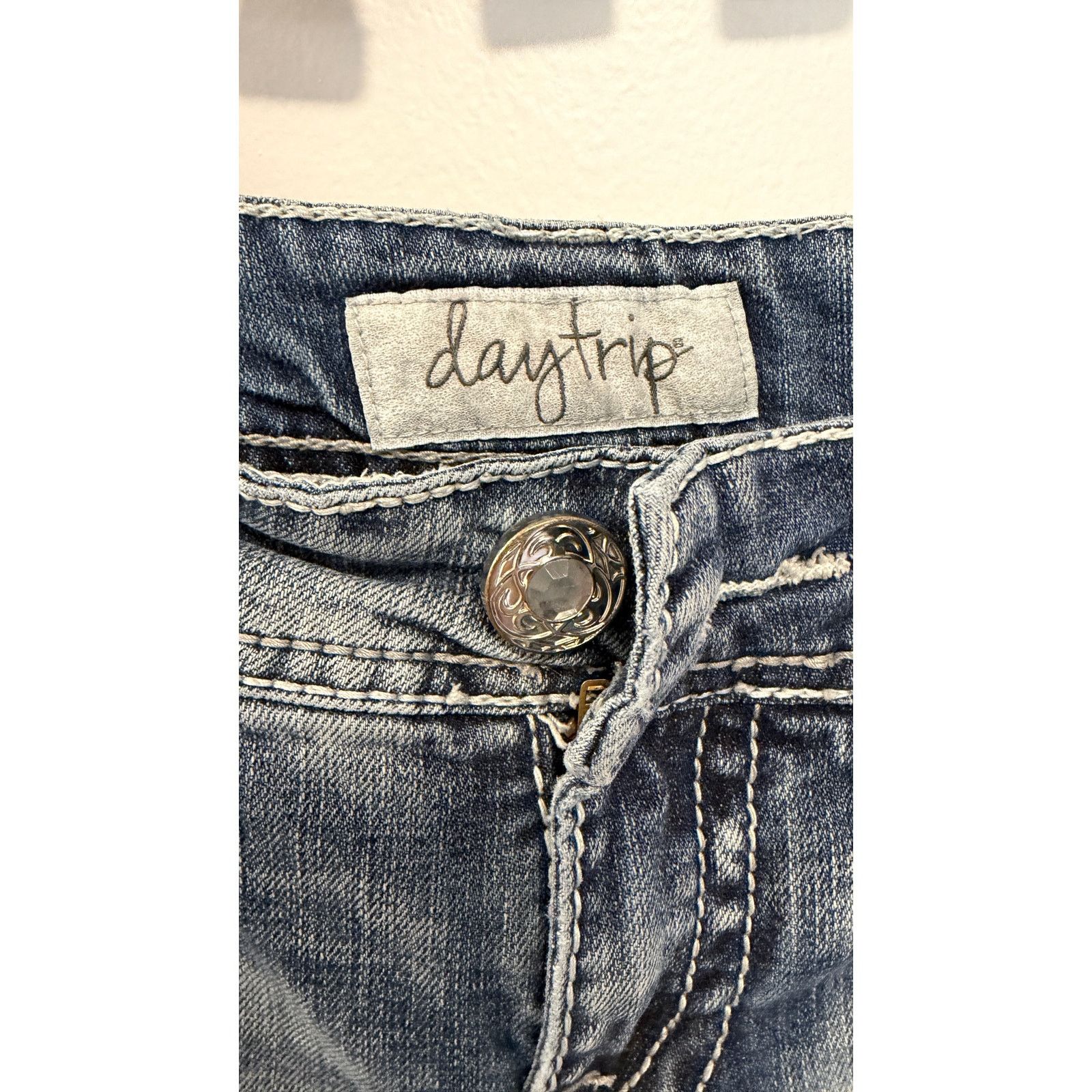 Other Daytrip Virgo Bootcut Faded Jean In Size 29R Size 29" - 2 Thumbnail