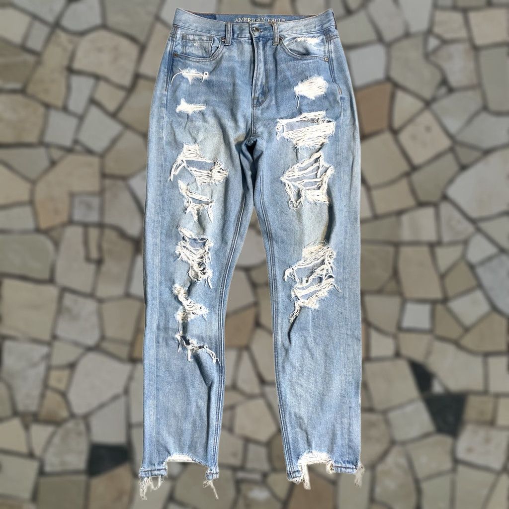 American Eagle Outfitters American Eagle Outfitters Mom Jeans Shirt? No, Jeans. 2 Regular Blue Distressed 90s Grunge 27 Inseam Womens Size 26" / US 2 / IT 38 - 1 Thumbnail