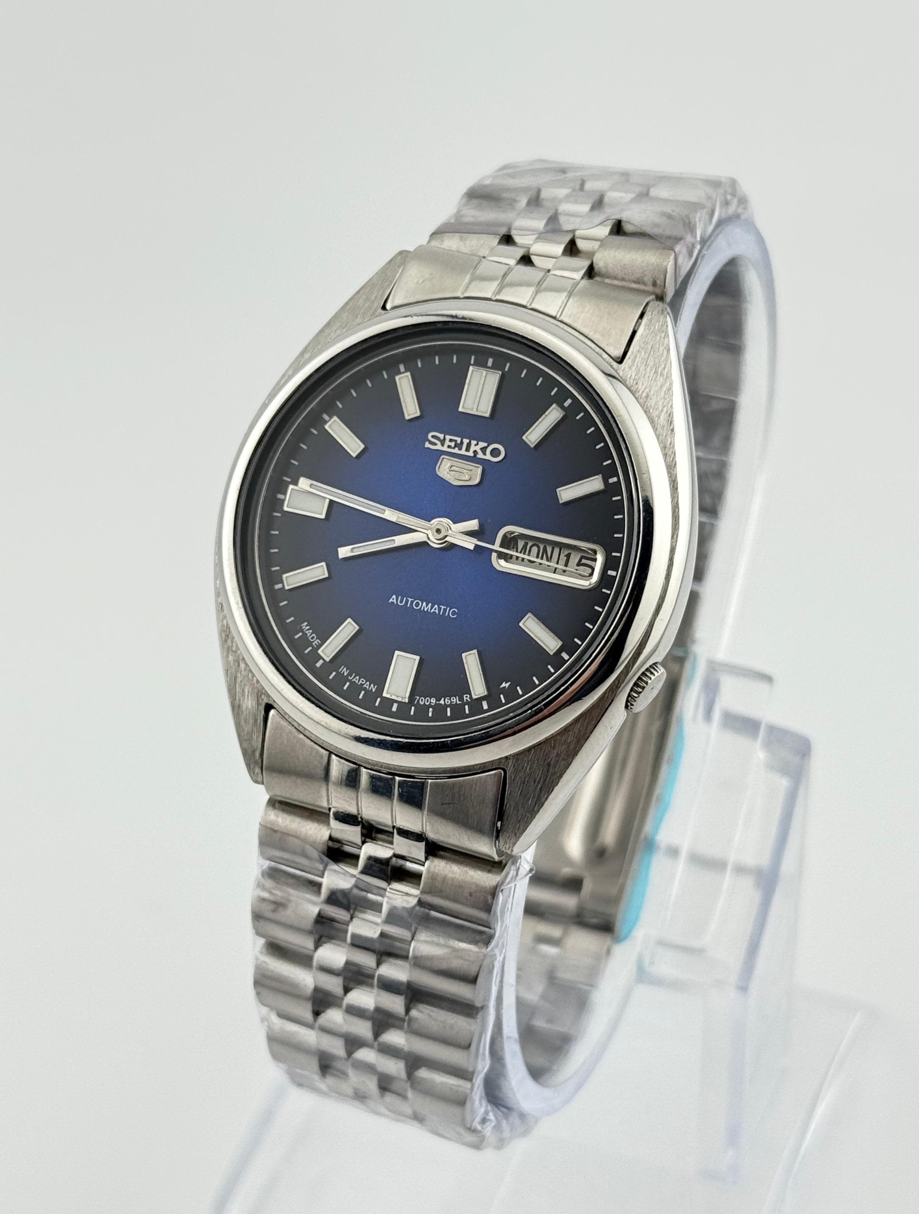 Seiko Elegant Men's Seiko 5 7009 Wrist Watch Size 36 - 3 Thumbnail