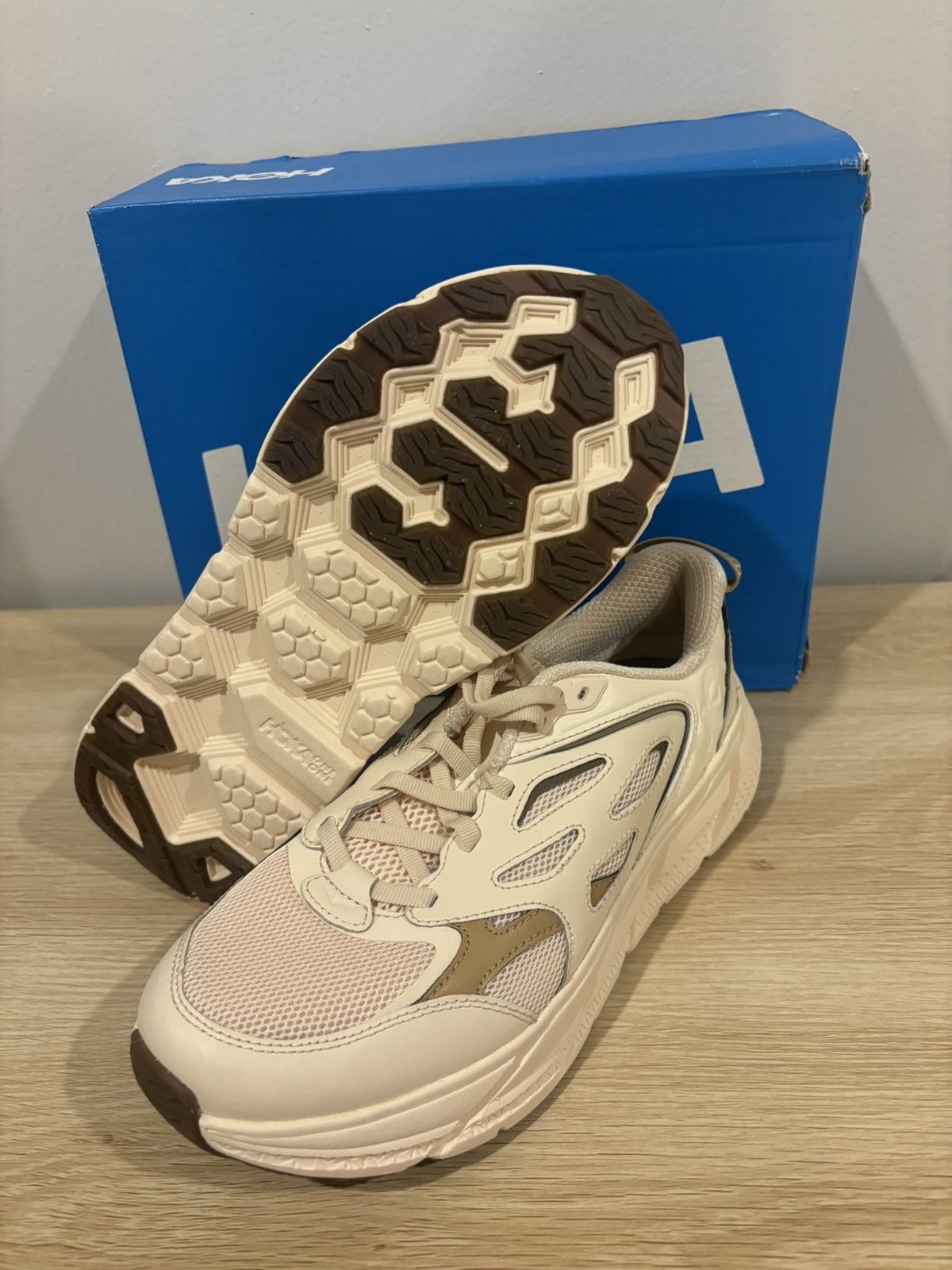 Hoka Hoka one Clifton L “Vanilla Wheat” - Size 8.5W - ships fast! Size US 8.5 / IT 38.5 - 5 Thumbnail
