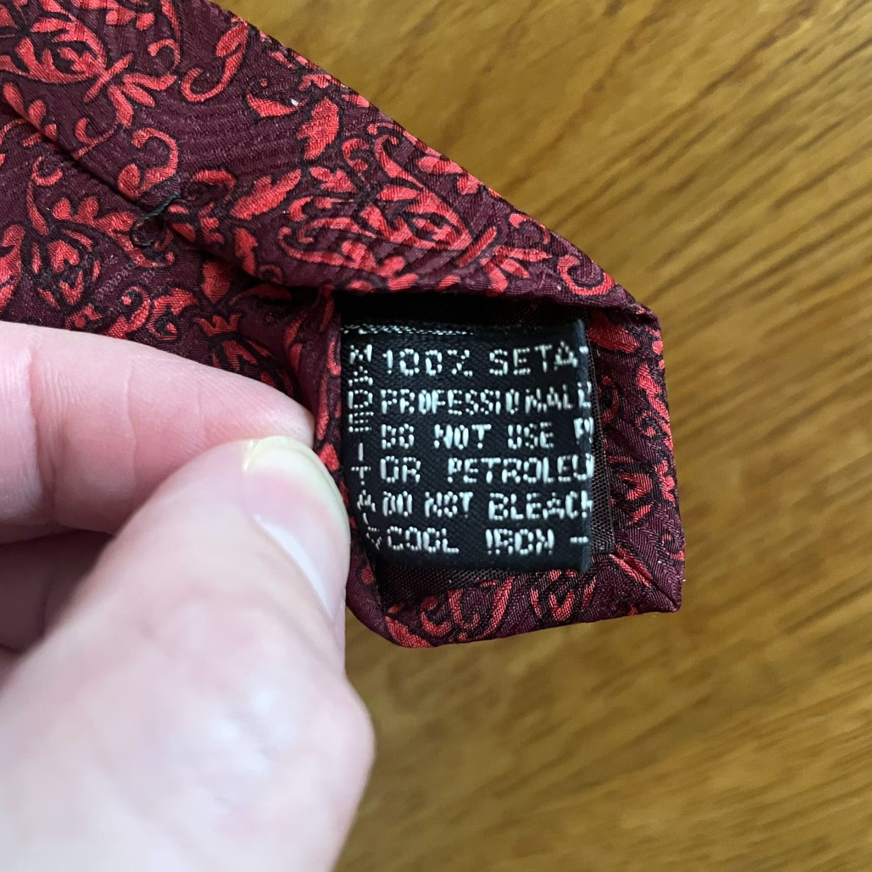 Versace VINTAGE Versace Tie Men One Size Red Silk Barocco Baroque Floral Vine Pattern 1990s Italy Size ONE SIZE - 7 Thumbnail