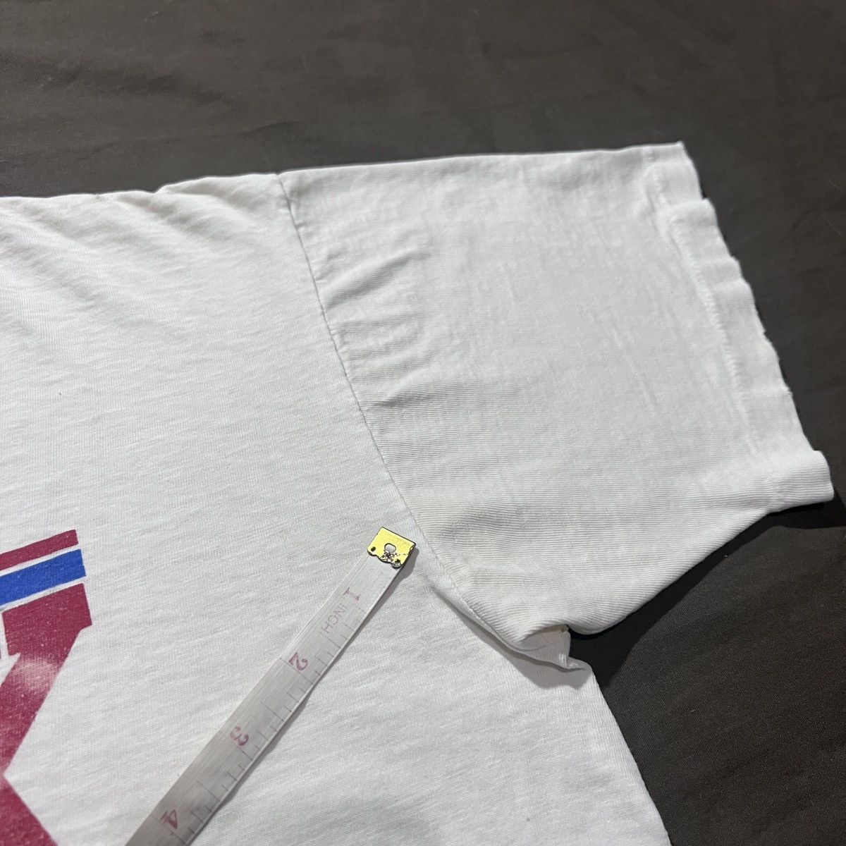 Vintage Vintage 80s 90s Reebok Tee Faded graphic sportwear Size US L / EU 52-54 / 3 - 9 Thumbnail