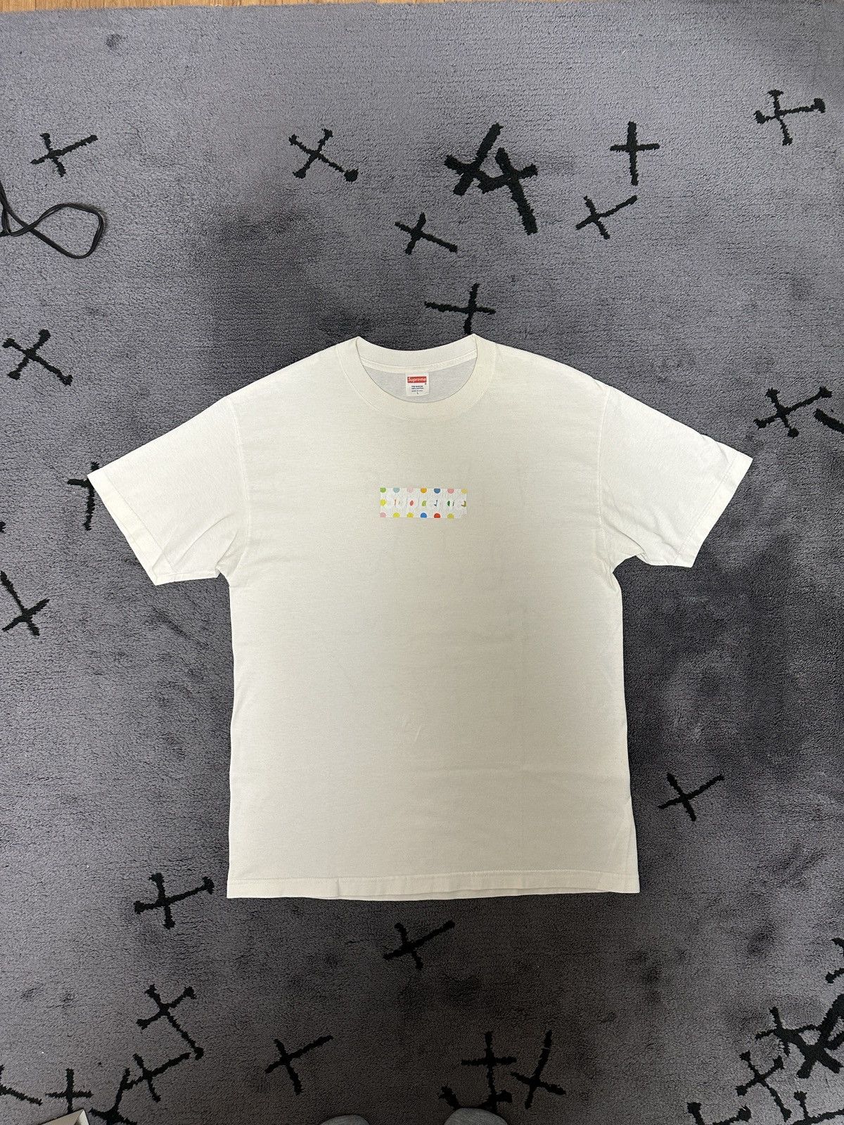 Damien Hirst × Supreme Damien Hirst Box Logo - Life's a Bitch Then you Die! Size US L / EU 52-54 / 3 - 2 Thumbnail