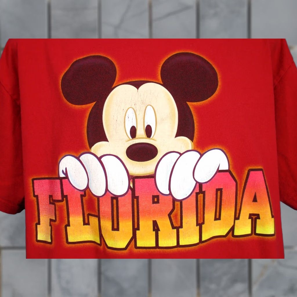 Disney VINTAGE MICKEY MOUSE T-Shirt XL Walt Disney surf beach soft 90s CARTOON Men Size US XL / EU 56 / 4 - 1 Thumbnail