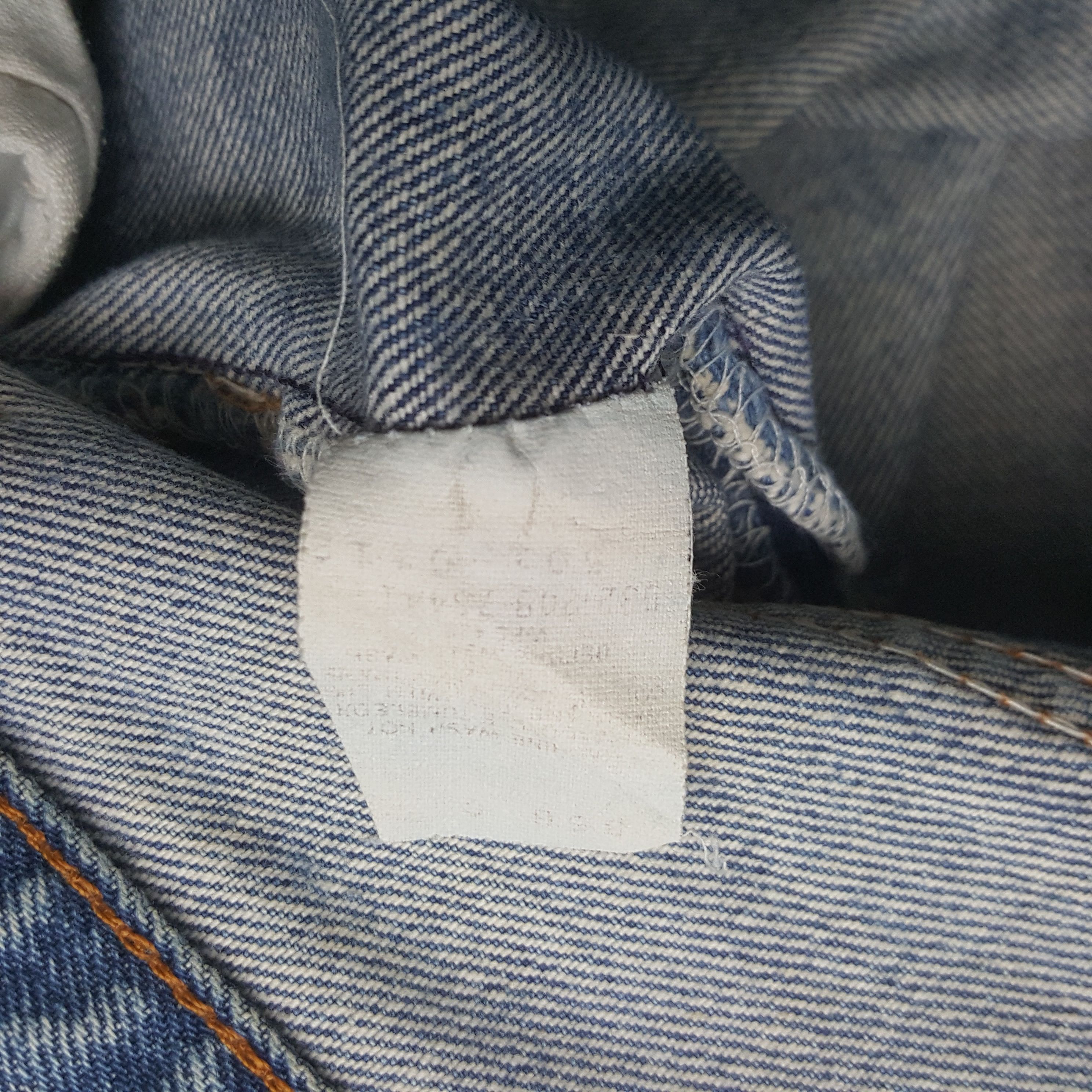 Vintage Vintage Levi's 501 90's Distressed Denim Jeans RR9 Size US 33 - 10 Thumbnail