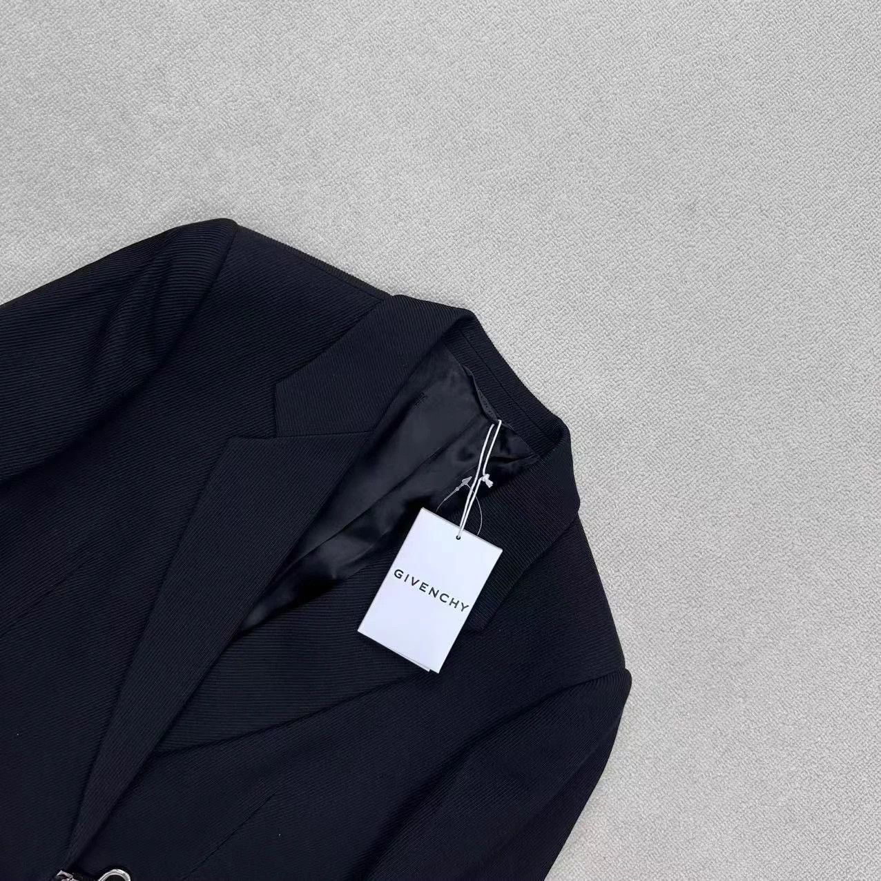 Givenchy Givenchy Lock blazer 38 FR new Size S / US 4 / IT 40 - 3 Thumbnail