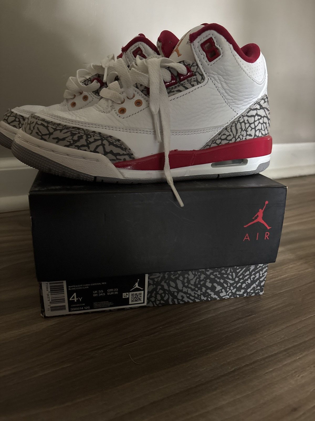 Jordan Brand White Jordan 3s Size US 4 / IT 34 - 2 Thumbnail