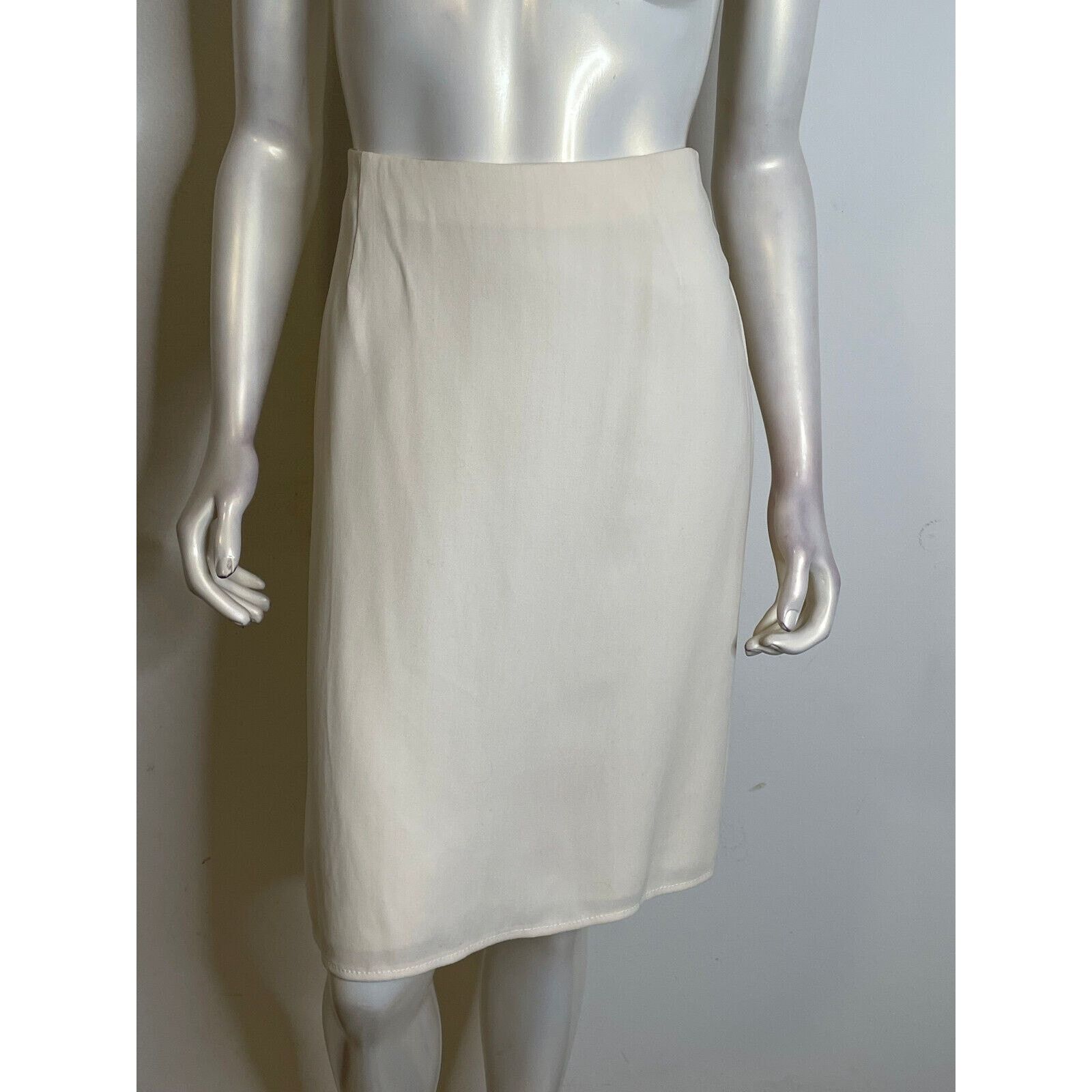 Valentino Vintage Valentino Ivory Wool Blend Straight Skirt Womens 8 Size 30" / US 8 / IT 44 - 1 Thumbnail