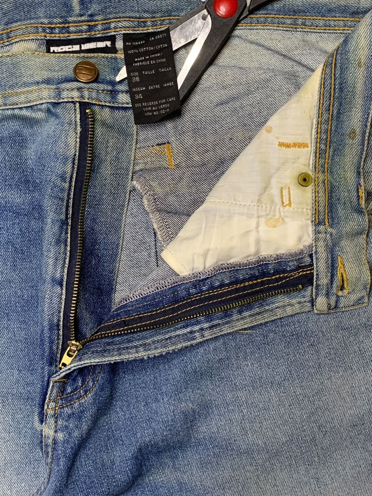 Japanese Brand × Rocawear Vintage Rocawear Faded Wash Patched Distressed Baggy Jeans Size US 37 - 11 Thumbnail