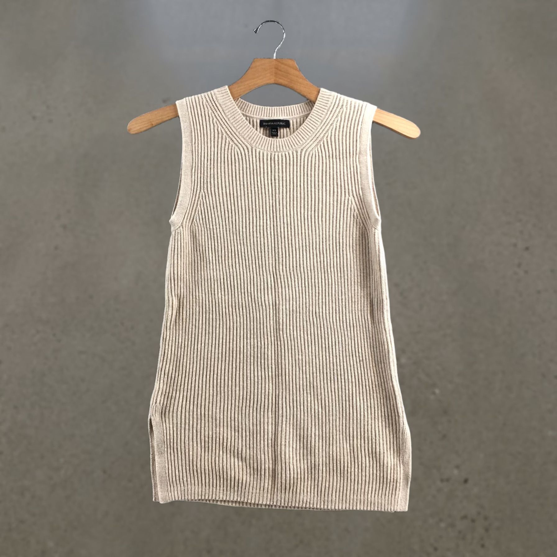 Banana Republic Banana Republic Sweater Womens XS Beige Sleeveless Ribbed Knit Tank Top Size XS / US 0-2 / IT 36-38 - 1 Thumbnail