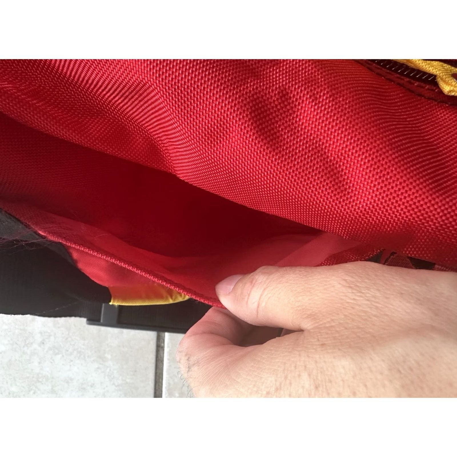 Marlboro VINTAGE Marlboro Adventure Team Duffel Bag Large Red 90s Shoulder Strap & Pockets Vtg Size ONE SIZE - 7 Thumbnail