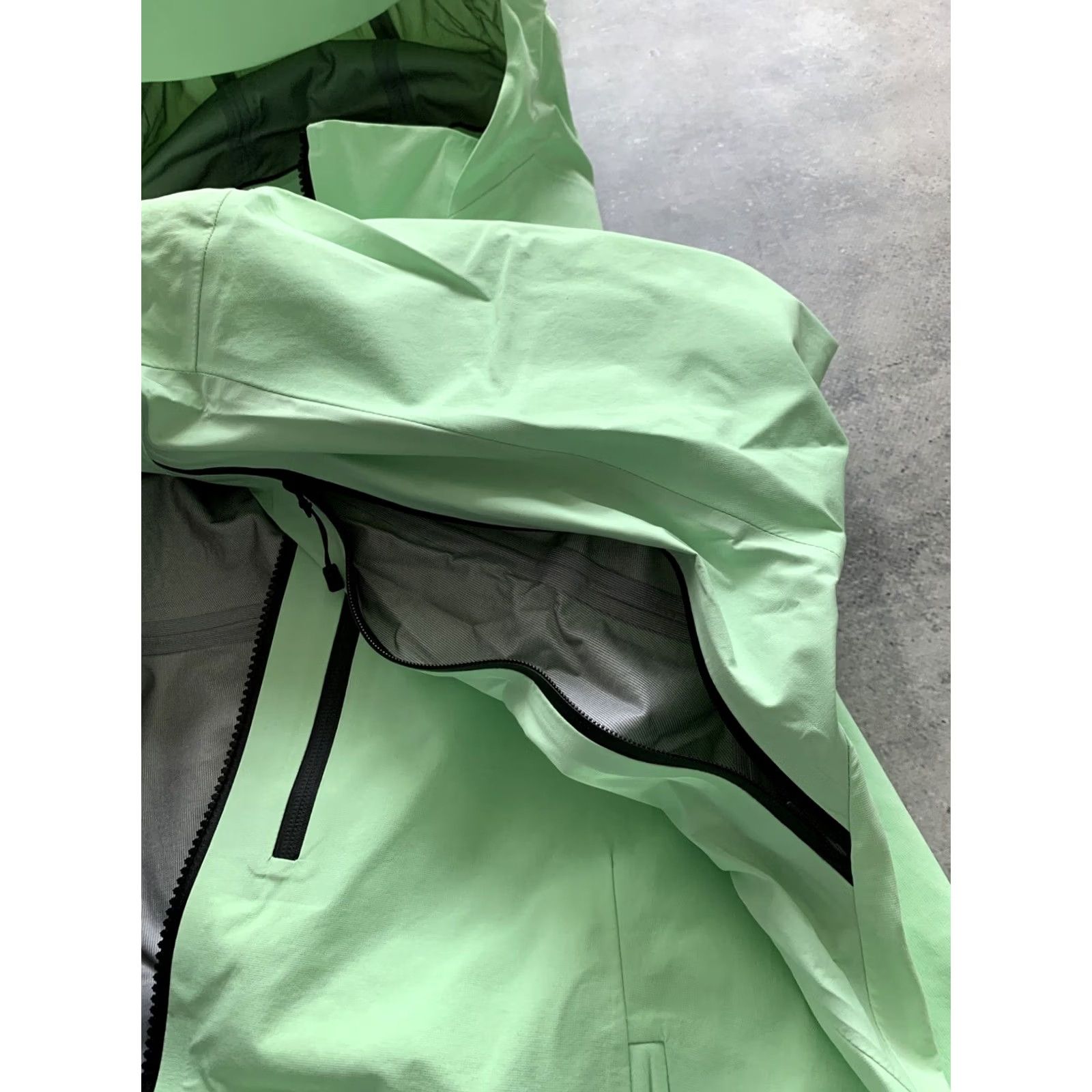 The North Face VINTAGE The North Face Torre Egger Futurelight Summit Ski Jacket Womens XS Patina Green Ski Jacket Womens XS Patina Green 90s Outdoor Styles Womens Size XS / US 0-2 / IT 36-38 - 6 Thumbnail