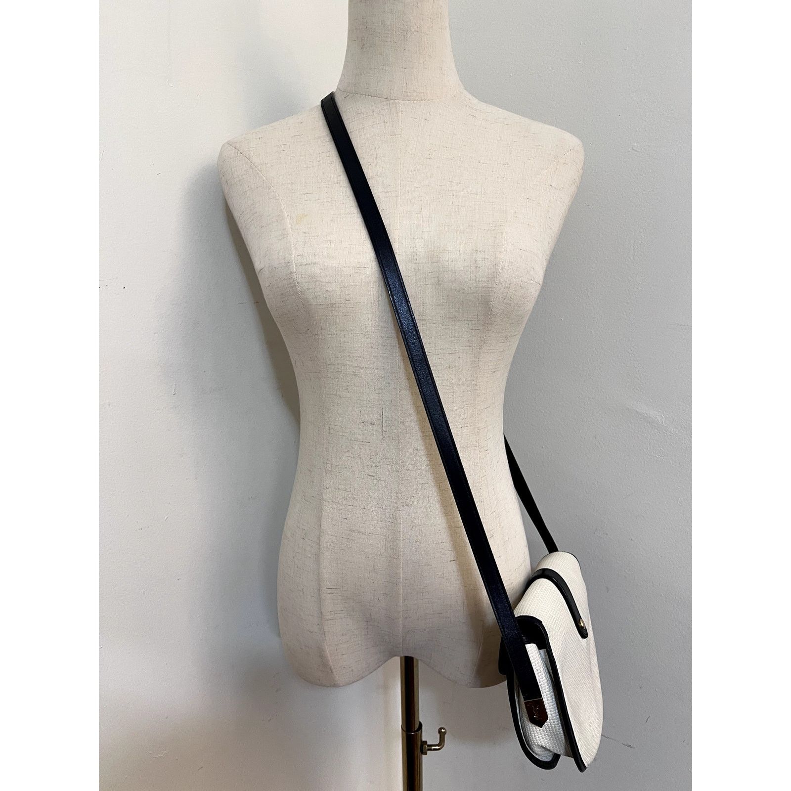 Yves Saint Laurent VINTAGE Late Y2K YSL Ivory Navy Blue Canvas Woven Crossbody Size ONE SIZE - 4 Thumbnail