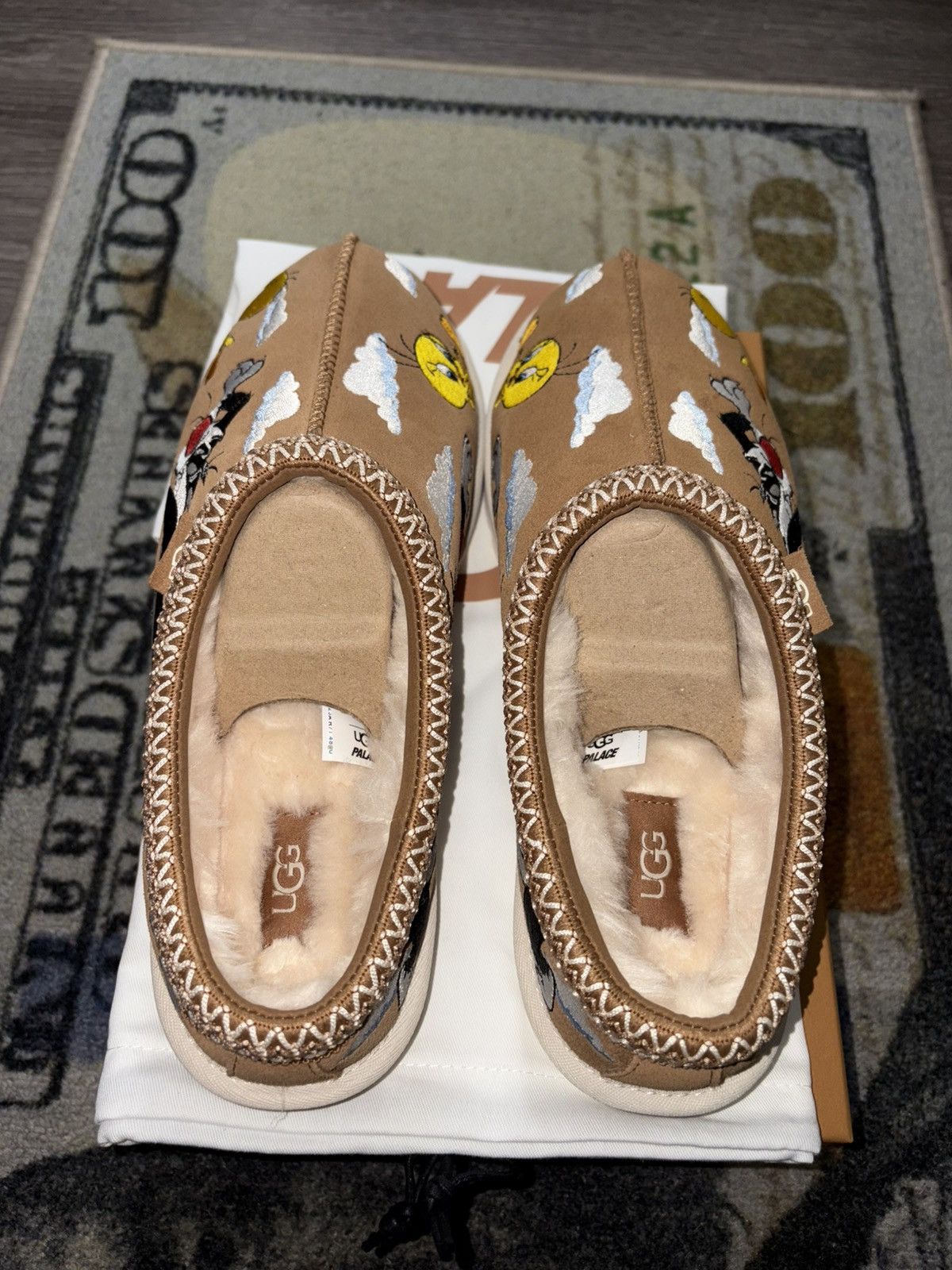 Palace × Ugg Palace UGG Tasman Slipper Looney Tunes Chestnut Size US 8 / EU 41 - 4 Thumbnail