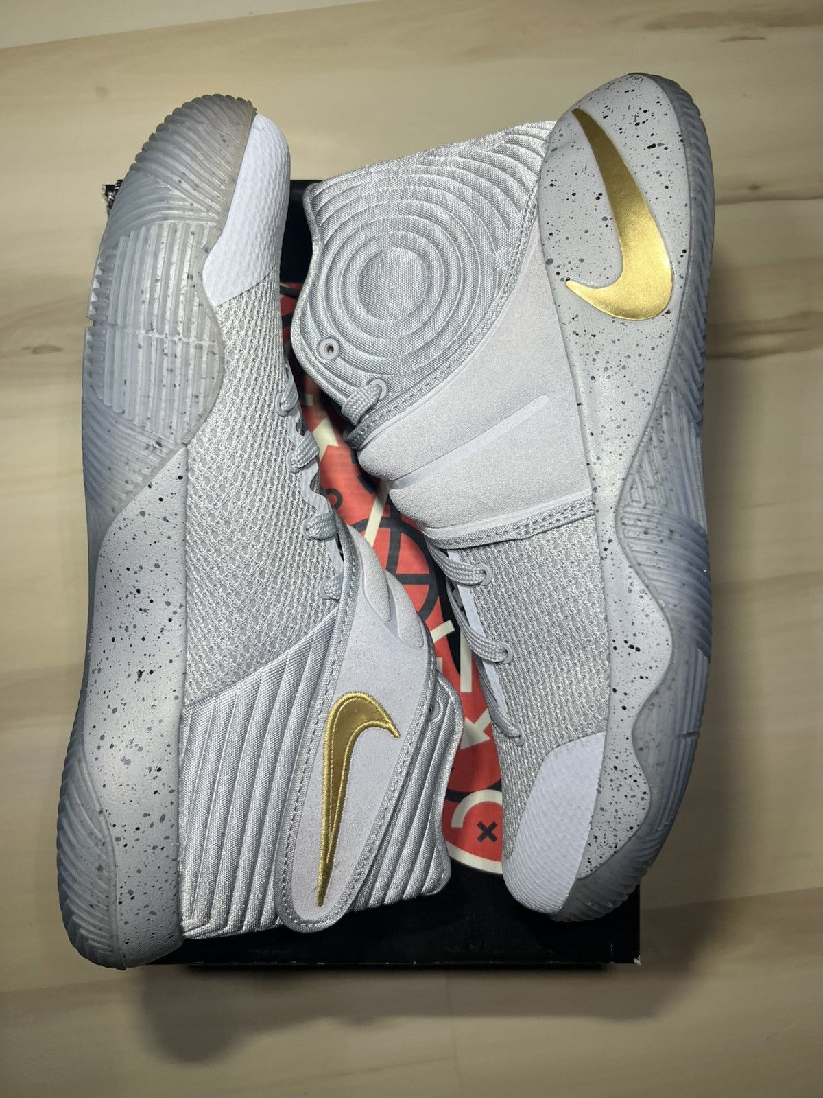 Nike Nike Kyrie 2 Battle Grey Basketball DS Size 11 SKU 819583005 Size US 11 / EU 44 - 4 Thumbnail