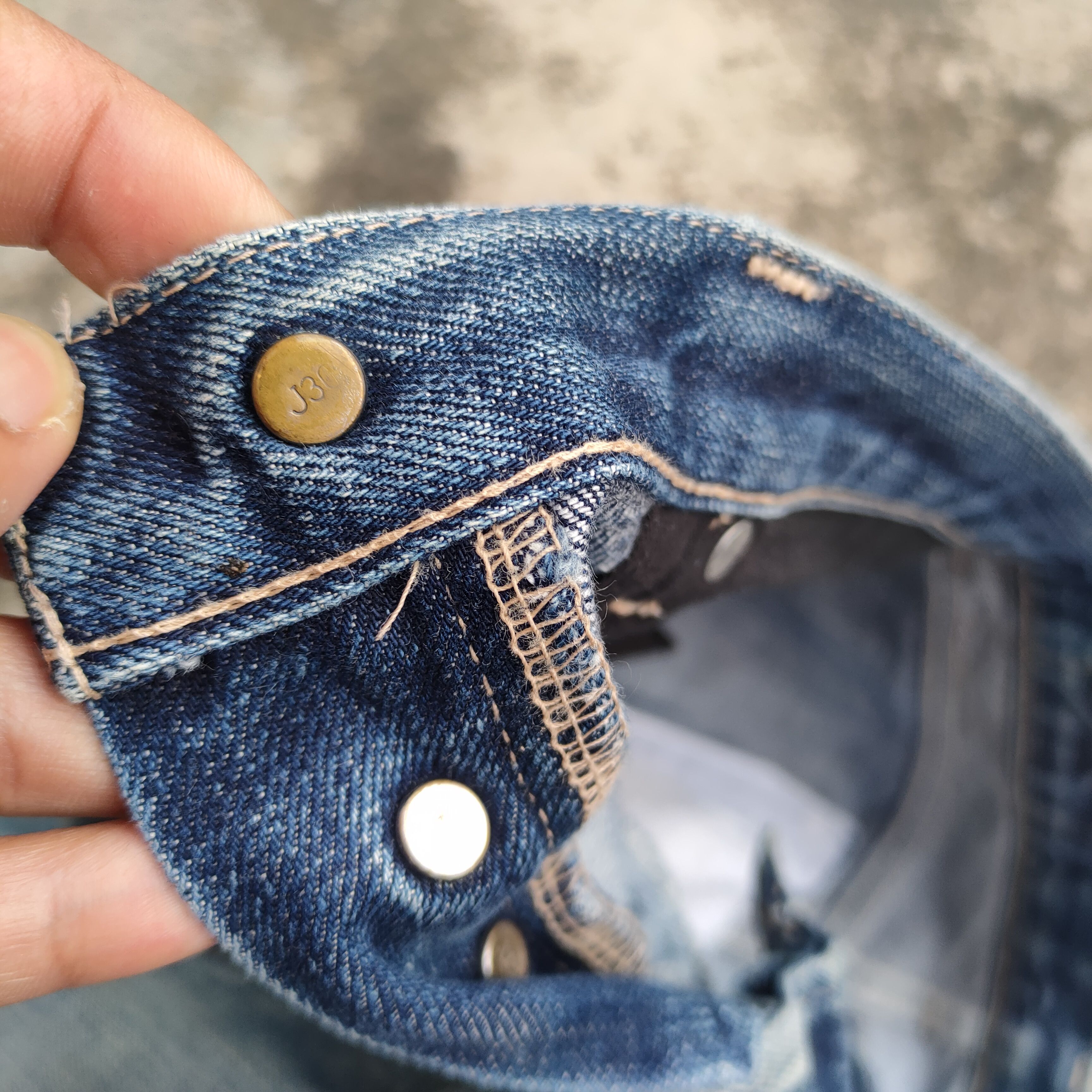 Levi's Vintage Clothing VINTAGE LEVI'S 599 BUTTON FLY FADED JEANS DENIM PANTS Size US 29 - 9 Thumbnail